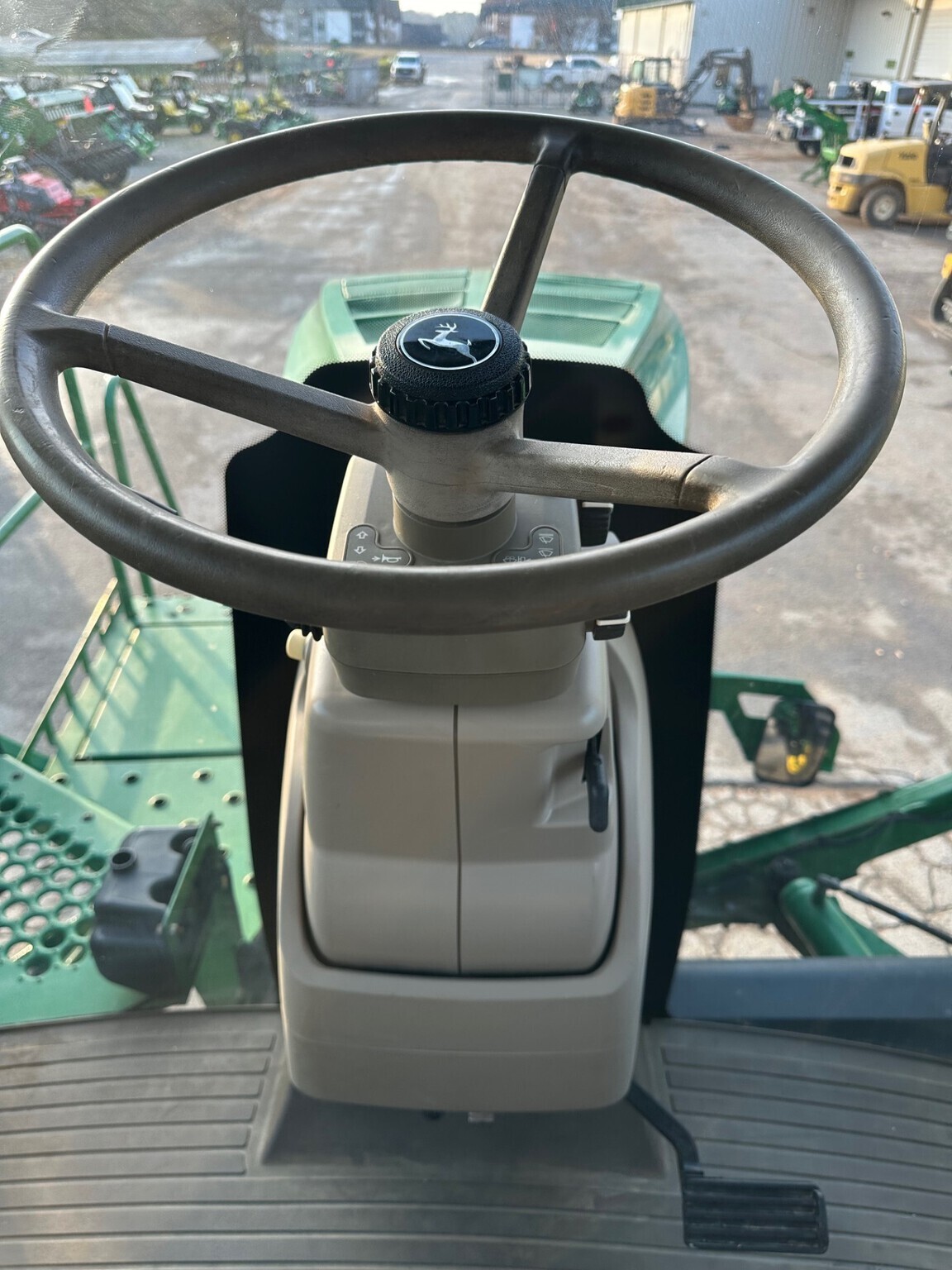 2016 John Deere R4030 Self-Propelled Sprayer