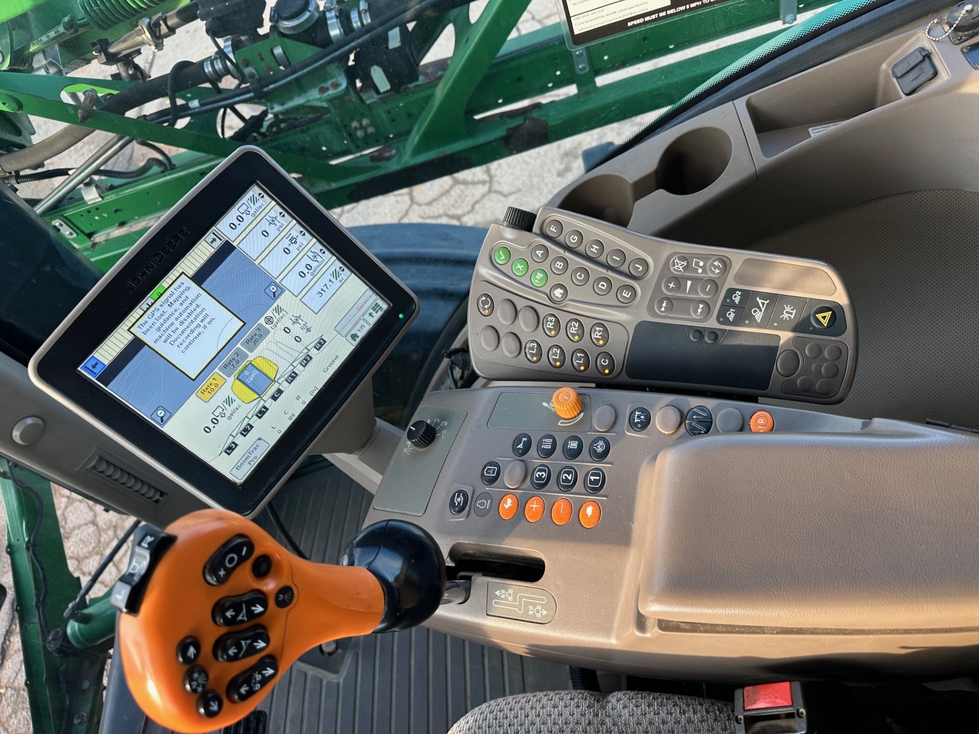 2016 John Deere R4030 Self-Propelled Sprayer