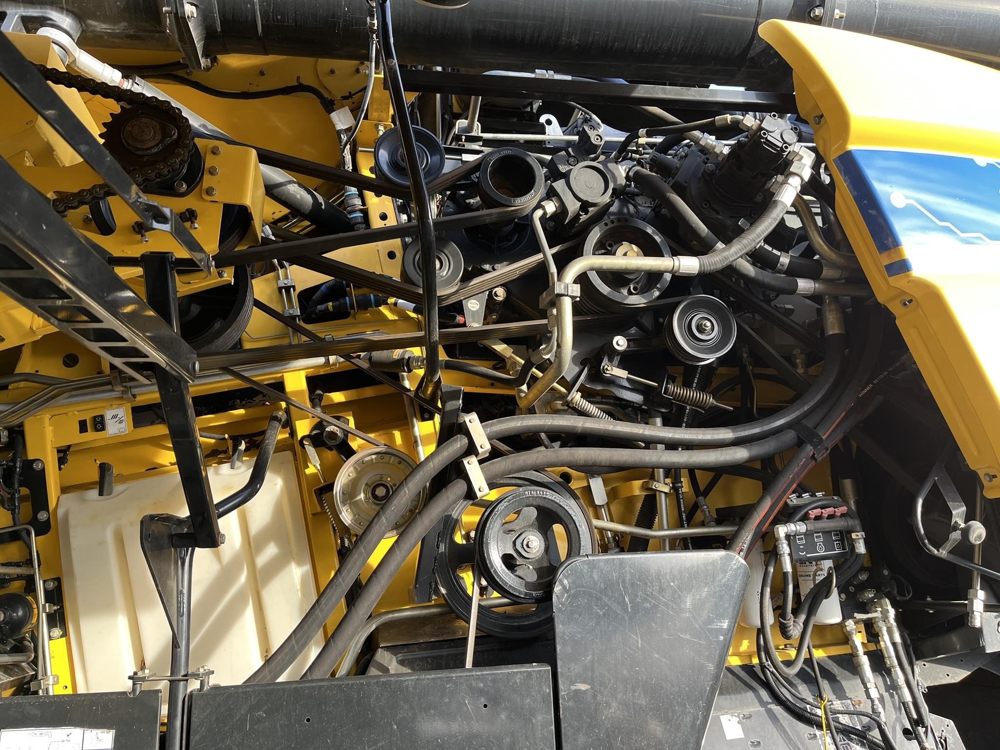 2019 New Holland CR8.90 Combine