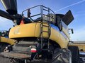 2019 New Holland CR8.90 Combine