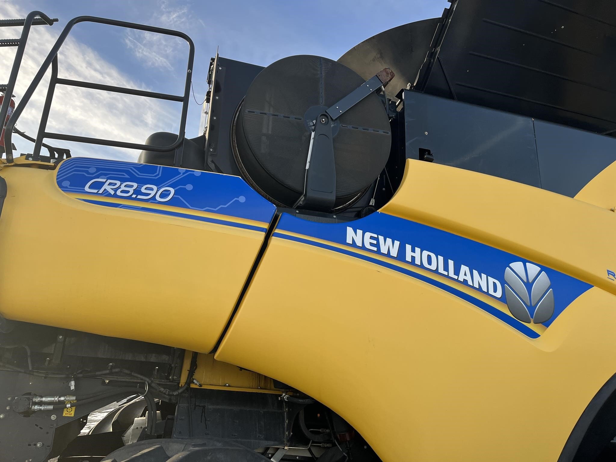 2019 New Holland CR8.90 Combine