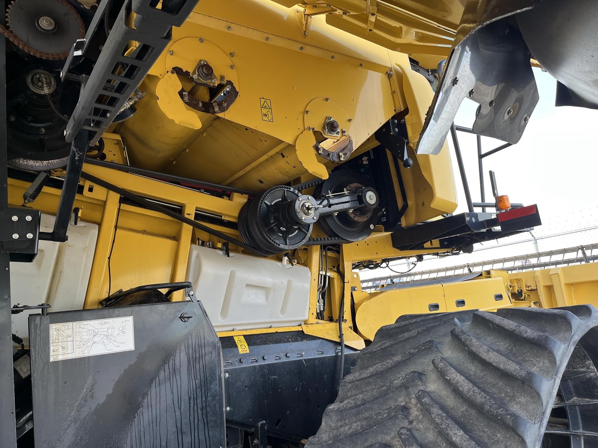 2019 New Holland CR8.90 Combine