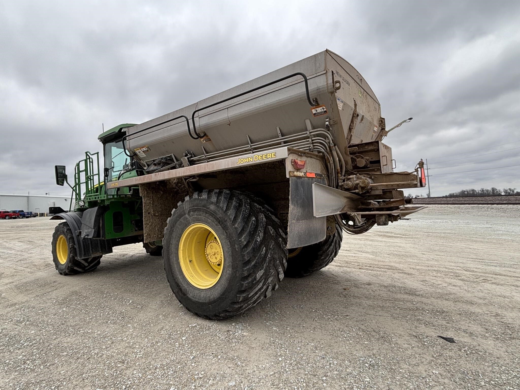 2023 John Deere 800R Self-Propelled Fertilizer Spreader