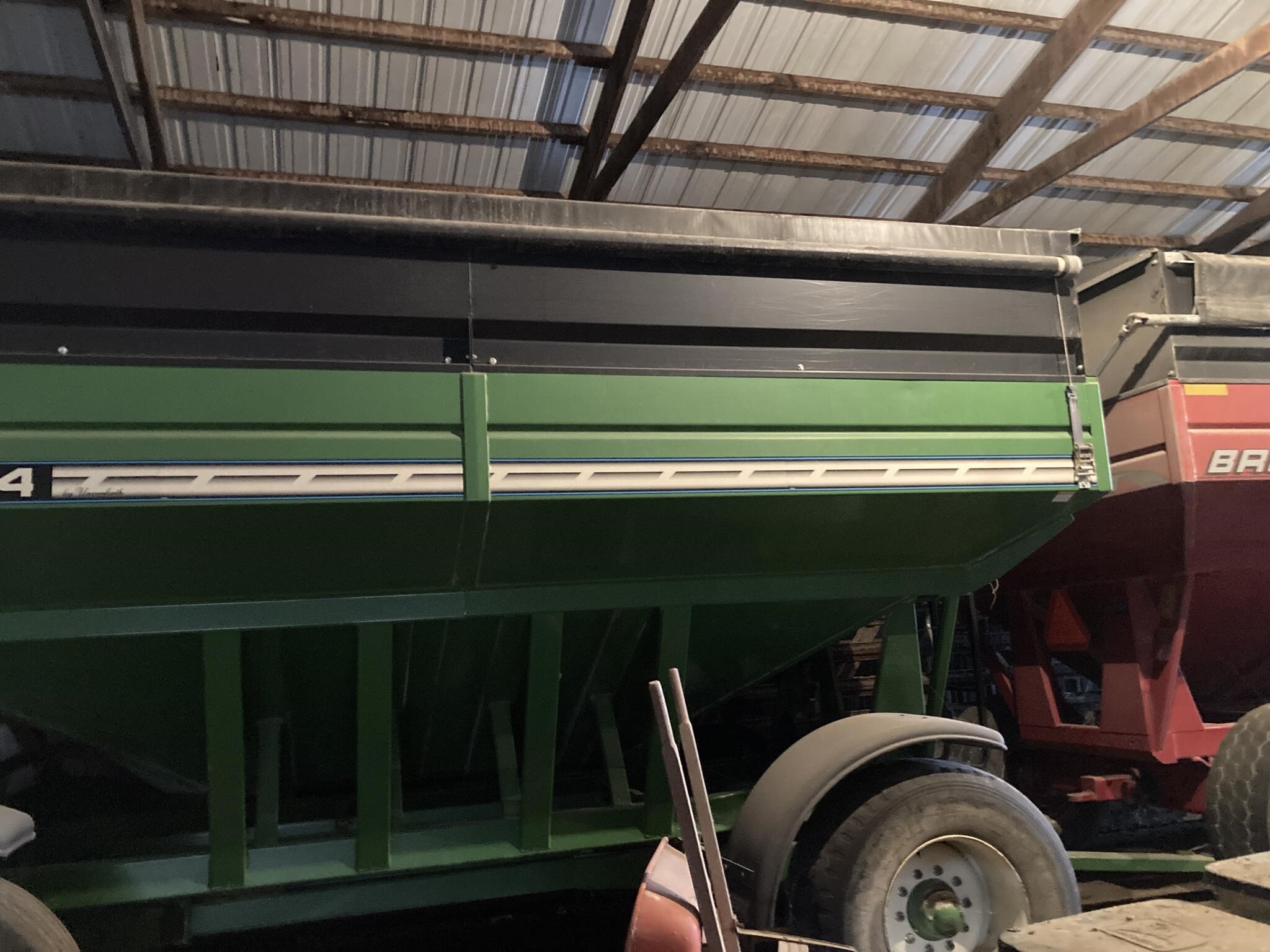 2001 Brent 644 Gravity Wagon
