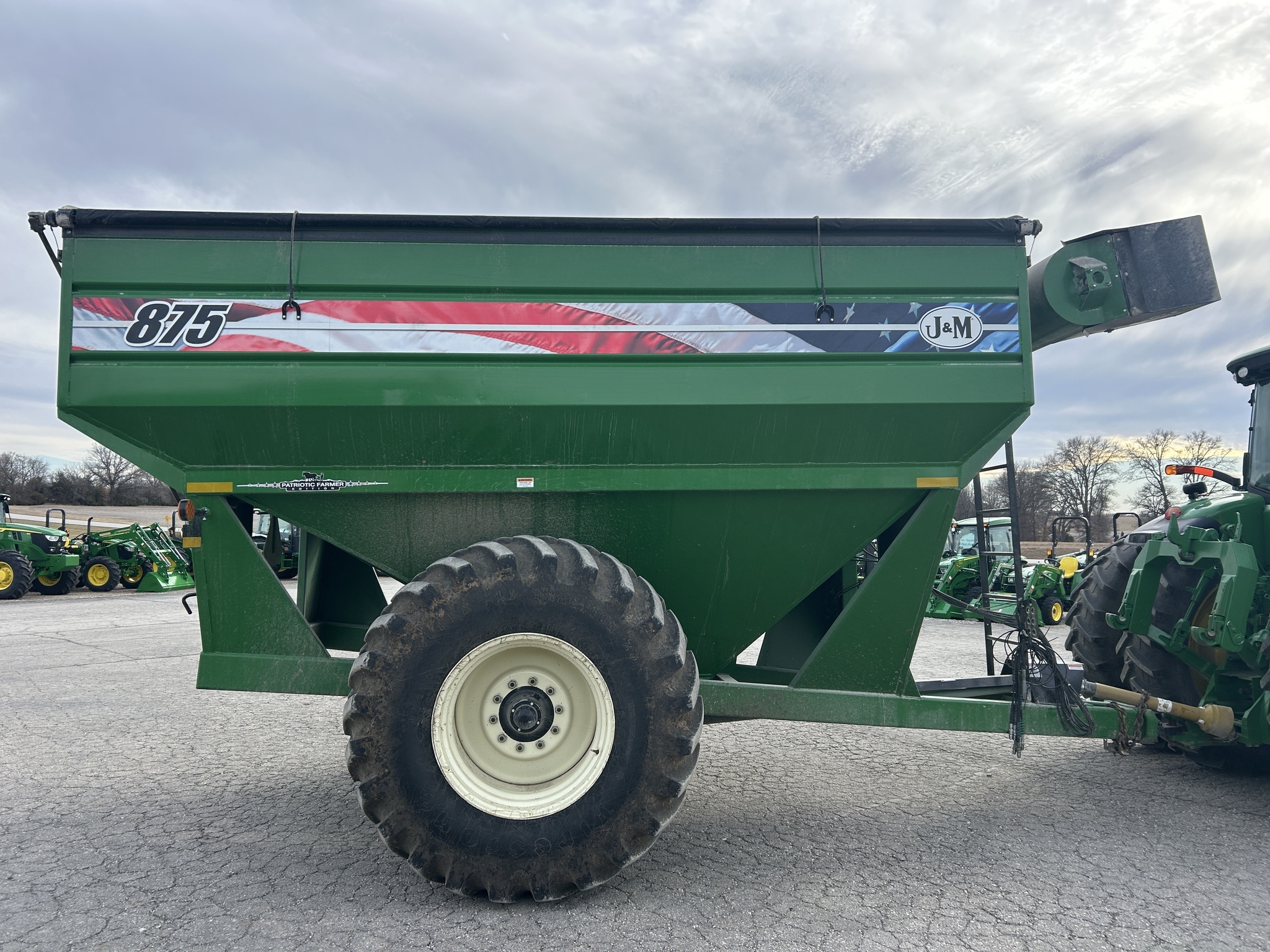 2021 J&M 875-18 Grain Cart