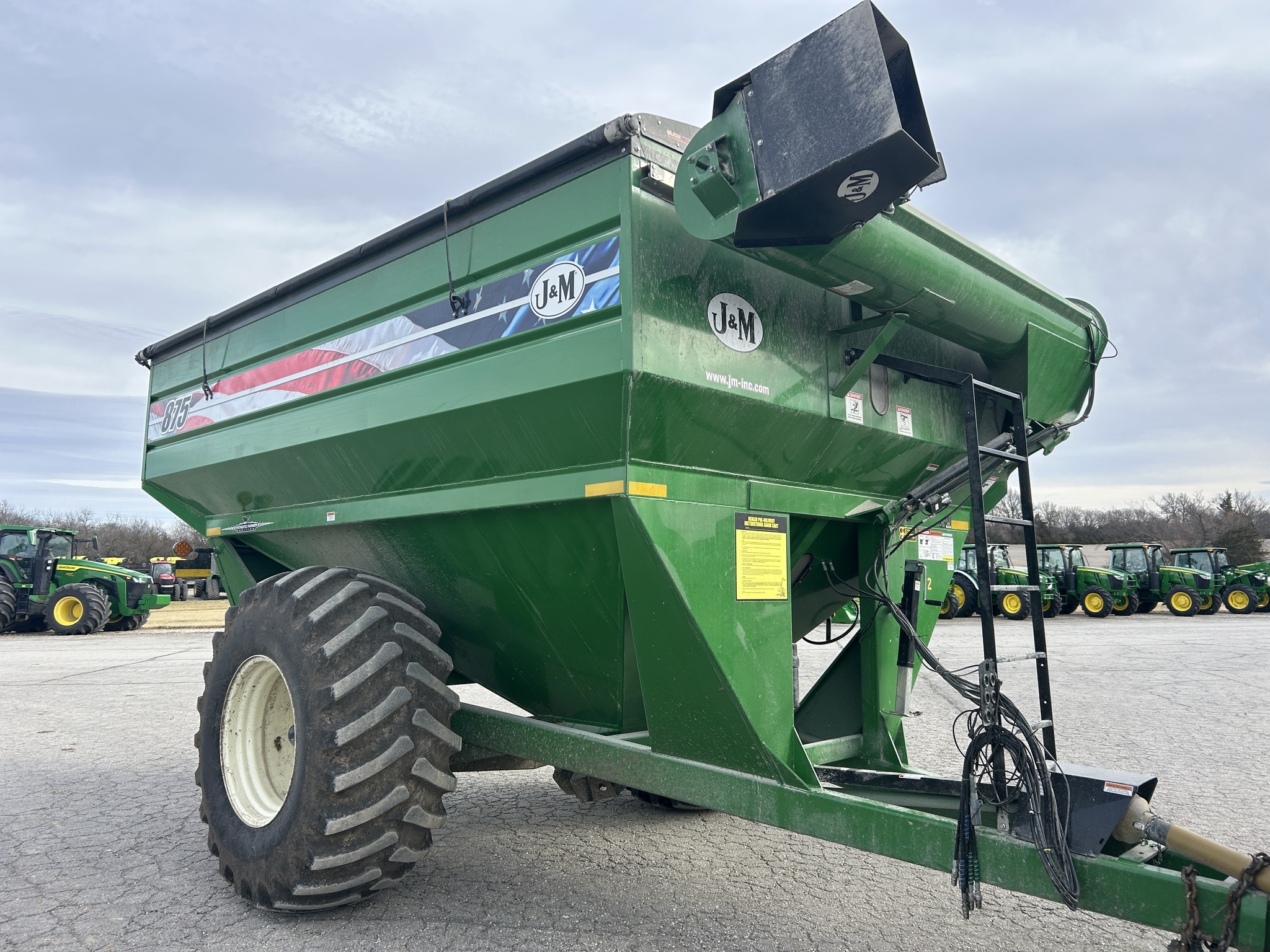 2021 J&M 875-18 Grain Cart