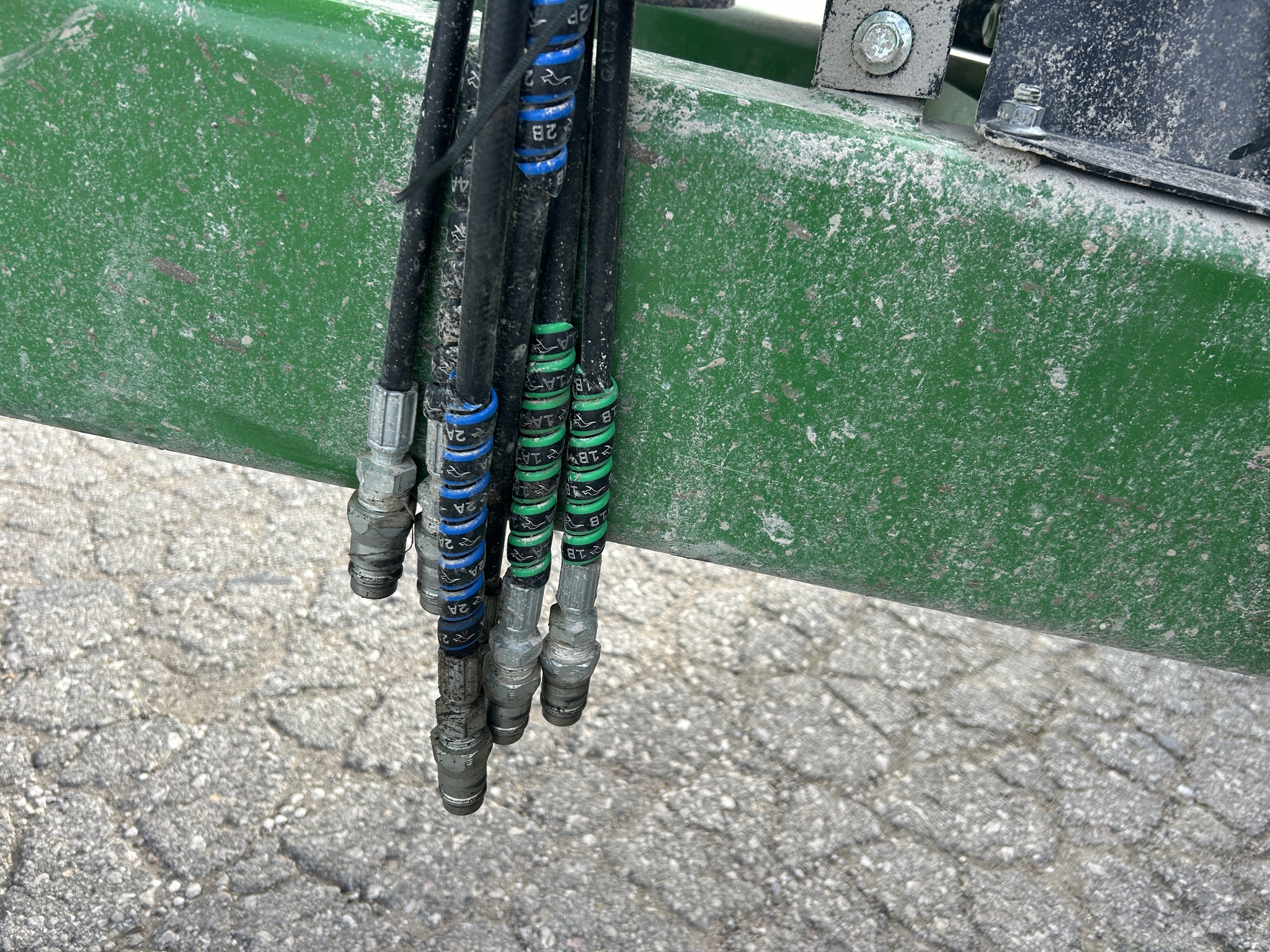 2021 J&M 875-18 Grain Cart