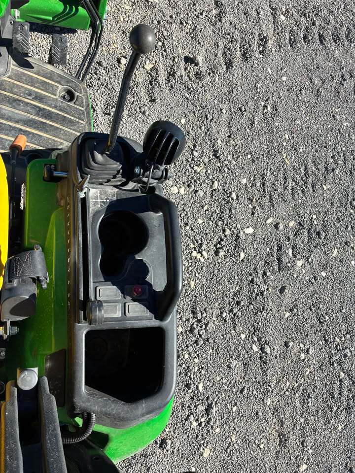 2023 John Deere 2025R Tractor