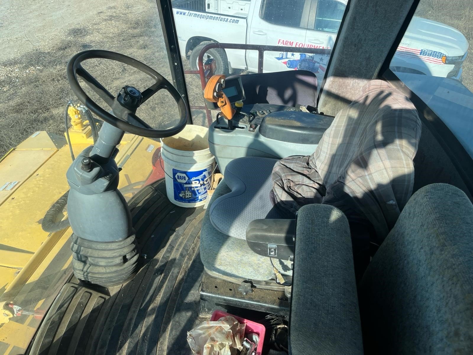 2009 New Holland H8060 Self-Propelled Windrowers and Swather