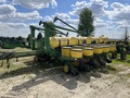 1993 John Deere 7200 Planter