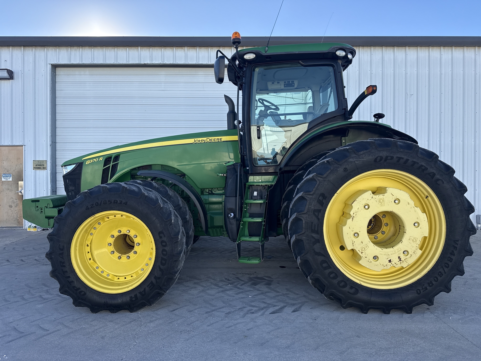 2013 John Deere 8370R Tractor