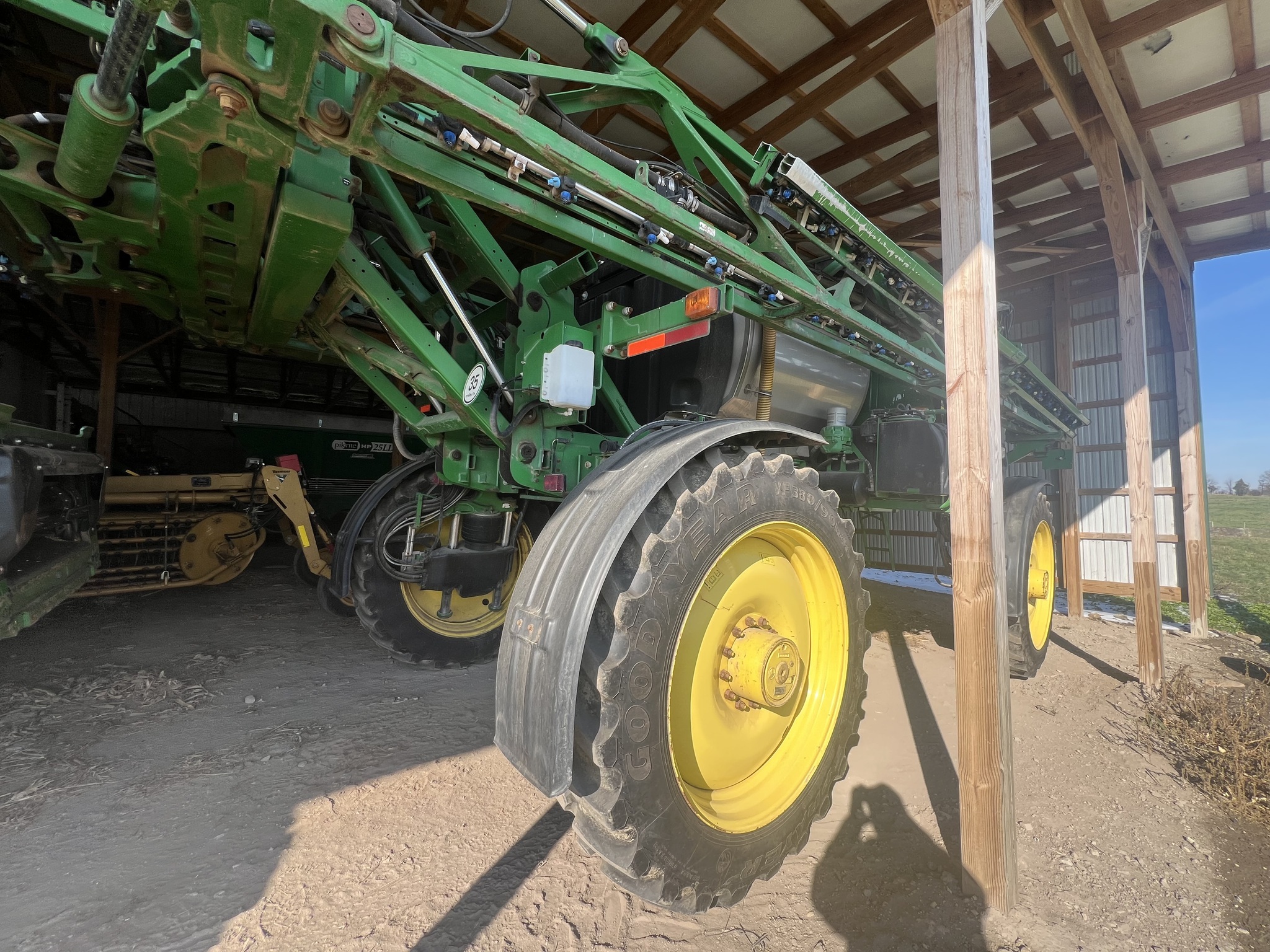 2014 John Deere R4038 Self-Propelled Sprayer