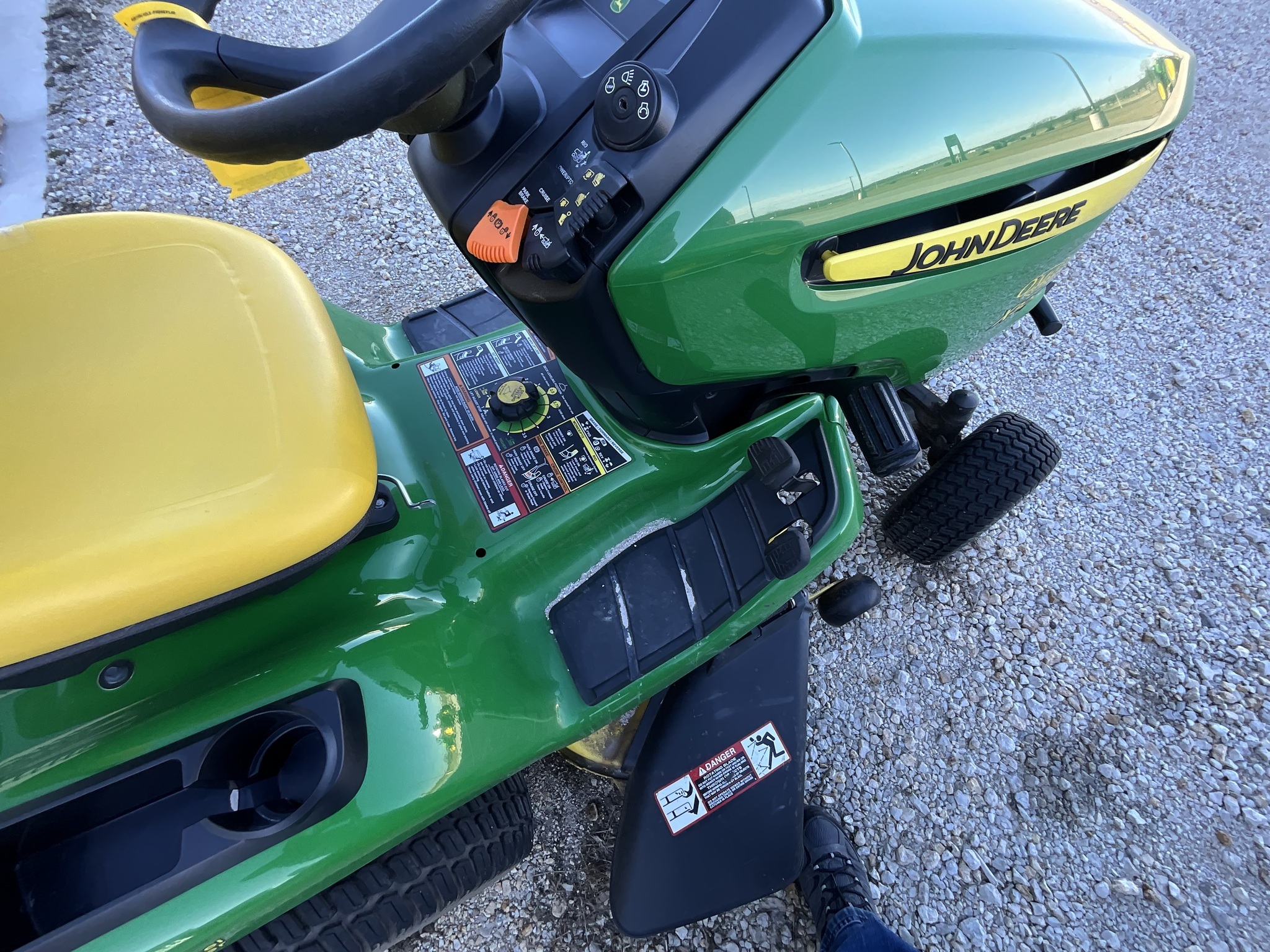 2013 John Deere X304 Lawn Mower