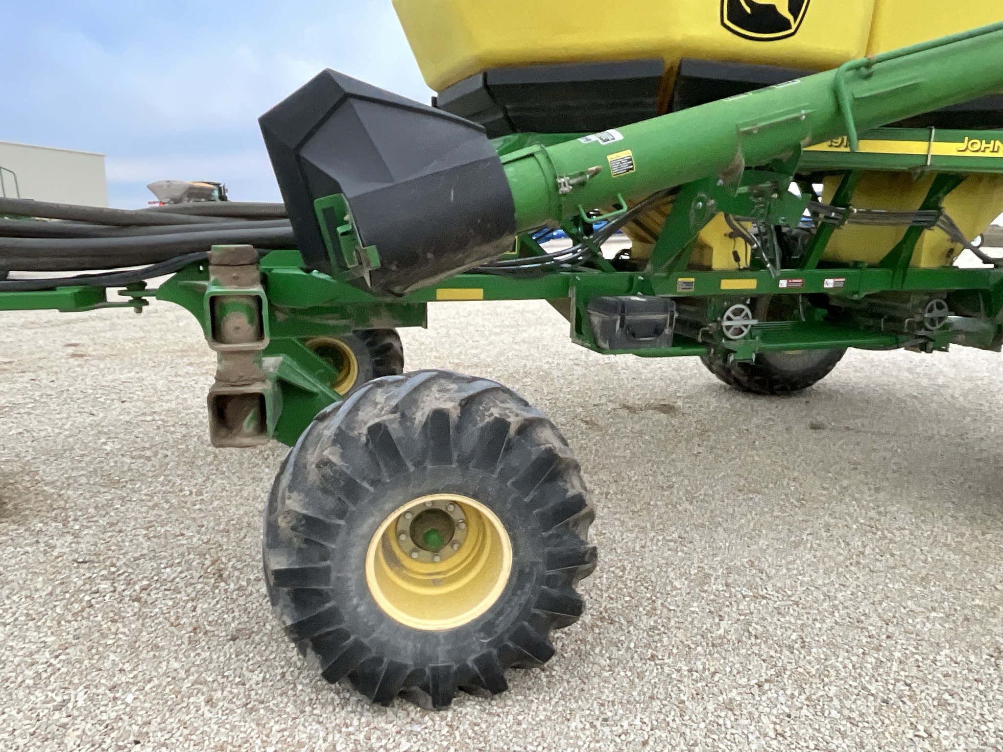 2014 John Deere 1890 Air Seeder