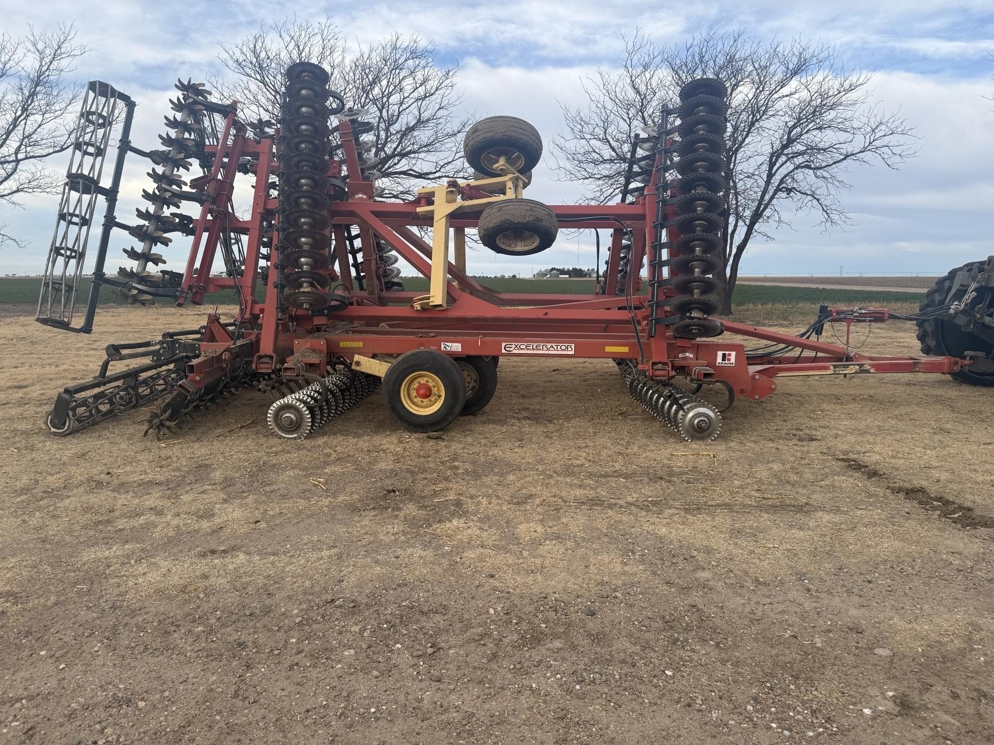 2011 Krause Excelerator 8000 Vertical Tillage