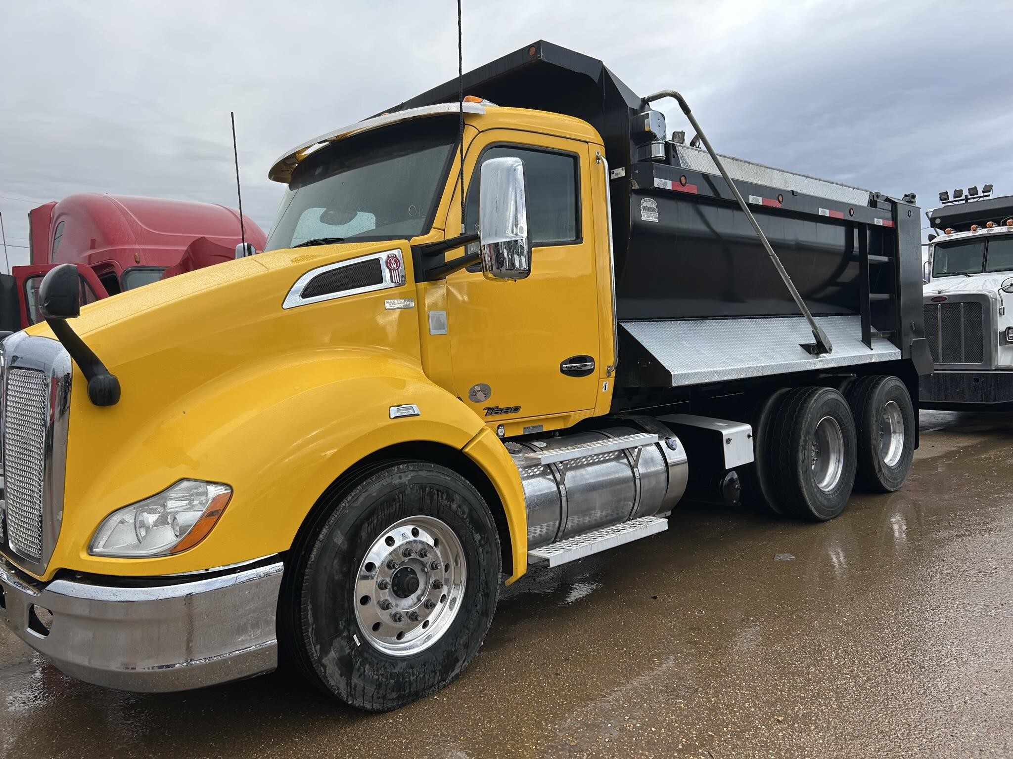 2019 Kenworth T680 Semi Trucks/Trailer