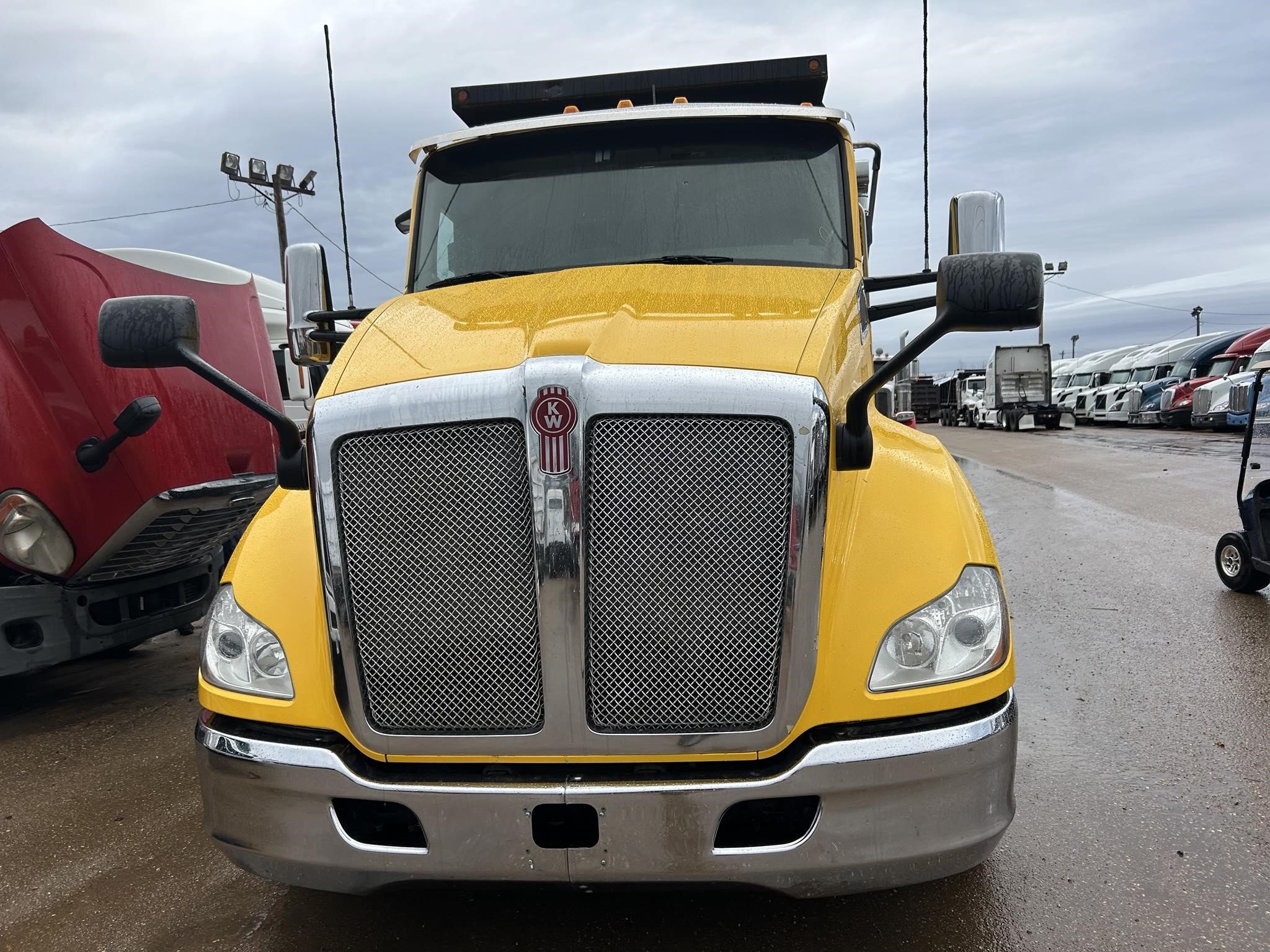 2019 Kenworth T680 Semi Trucks/Trailer