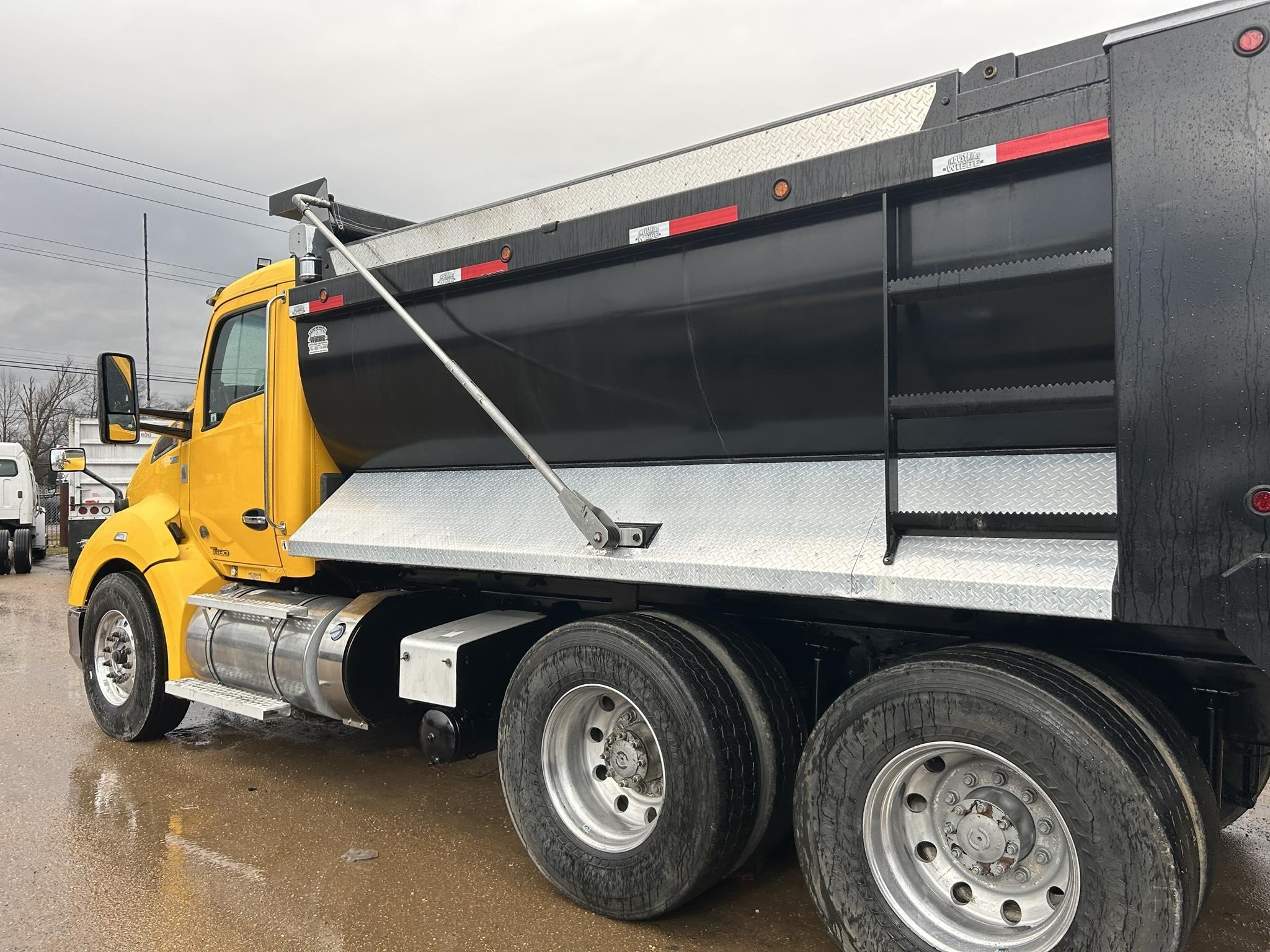 2019 Kenworth T680 Semi Trucks/Trailer