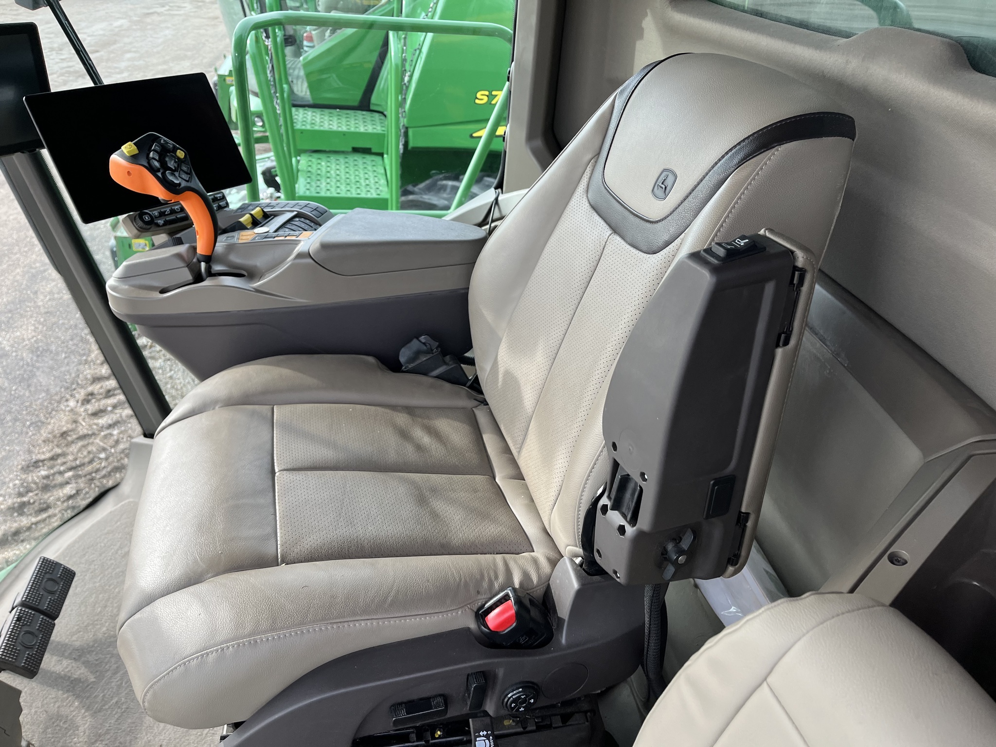2025 John Deere S7 800 Combine
