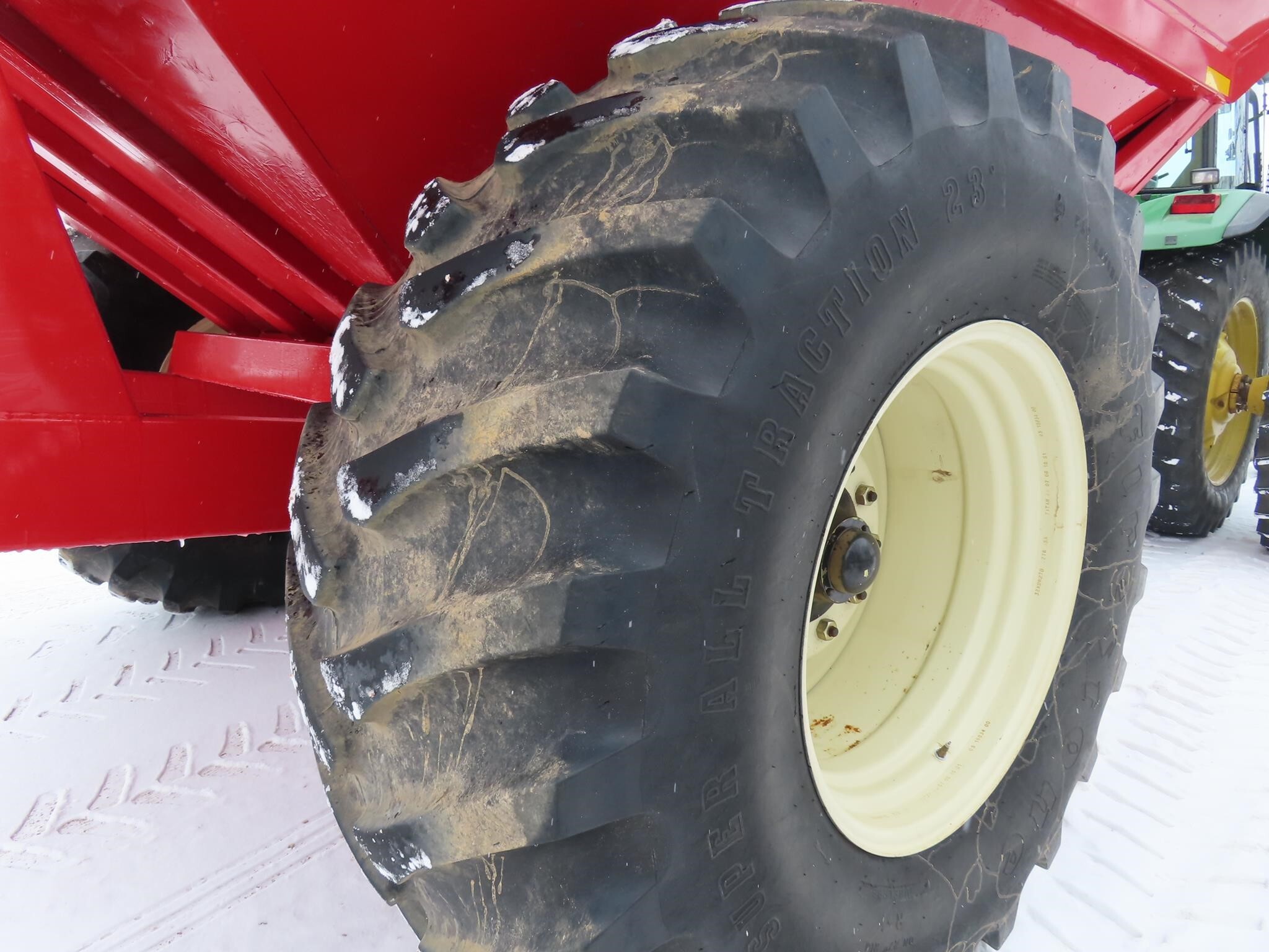 2010 J&M 750-18 Grain Cart