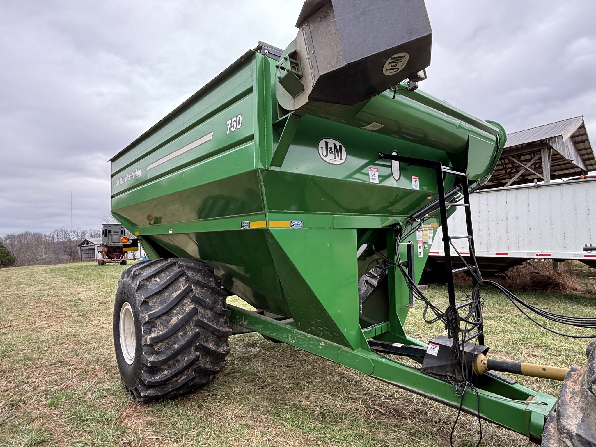  J&M 750-18 Grain Cart
