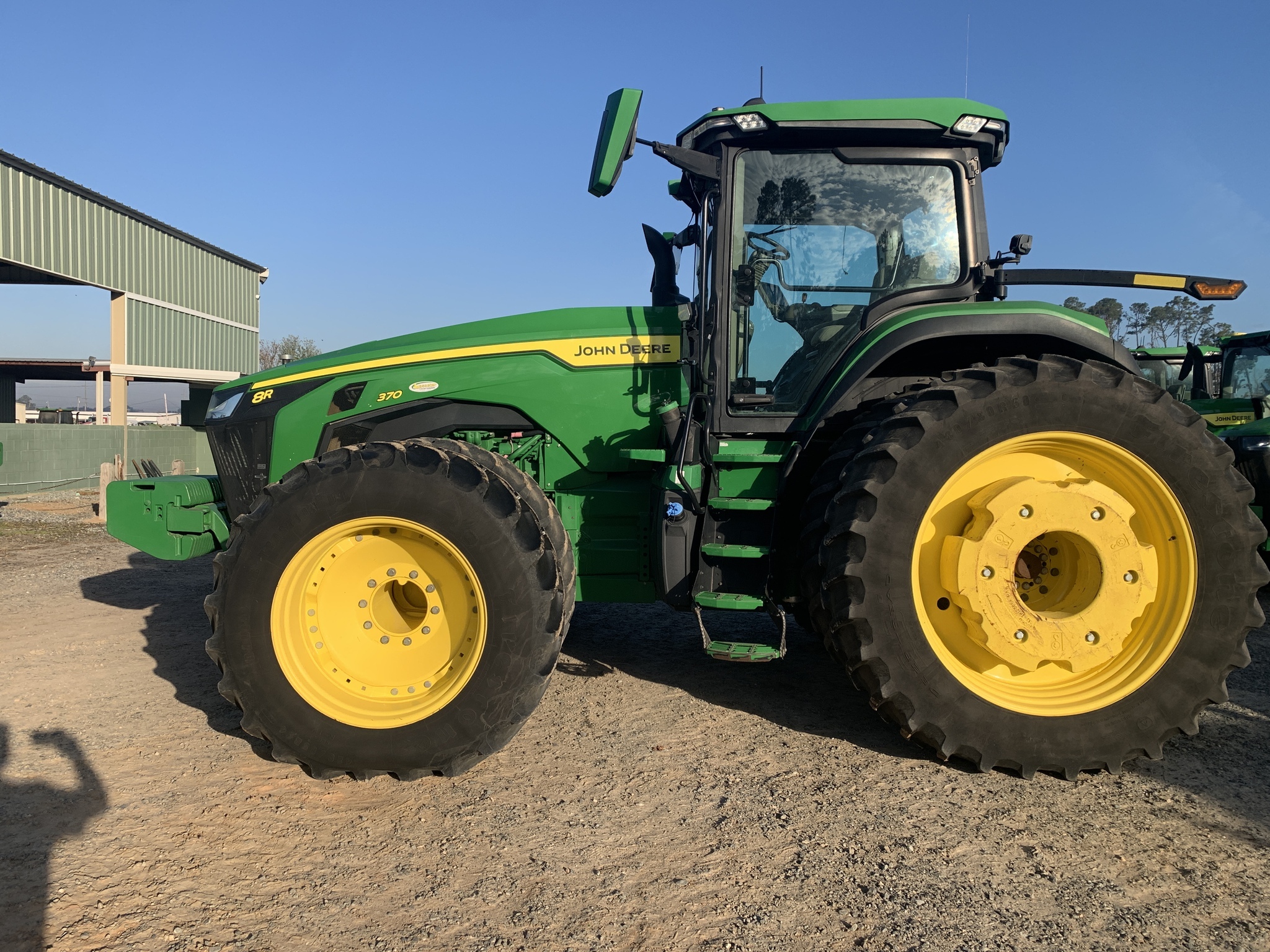 2022 John Deere 8R 370 Tractor