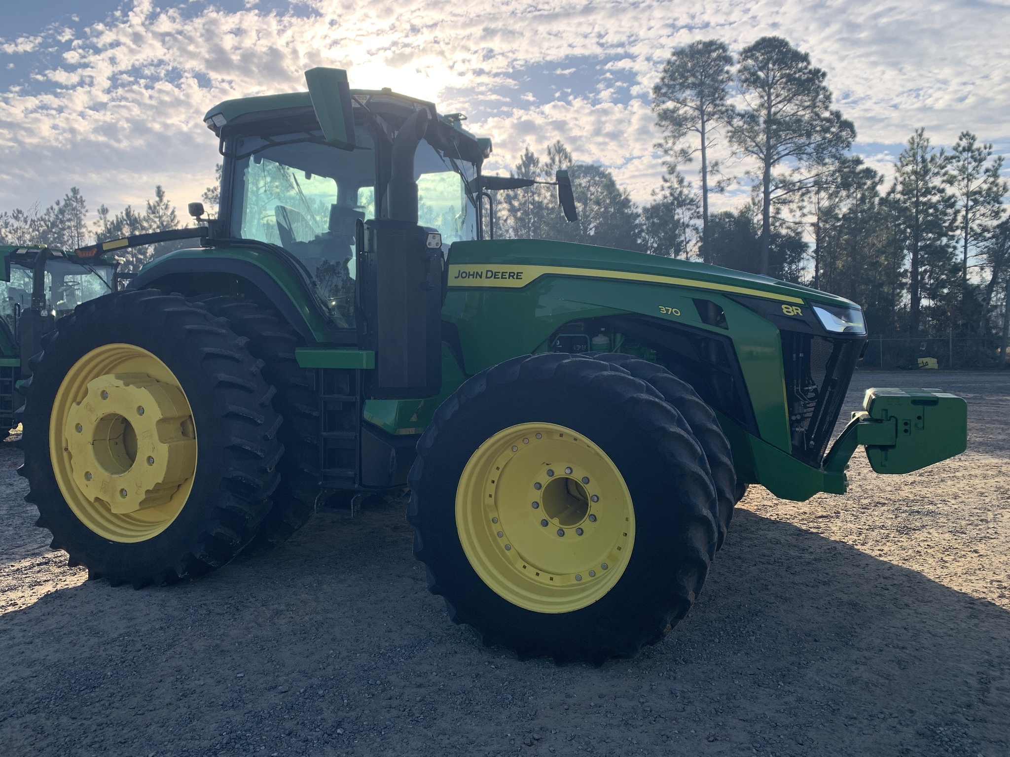 2022 John Deere 8R 370 Tractor