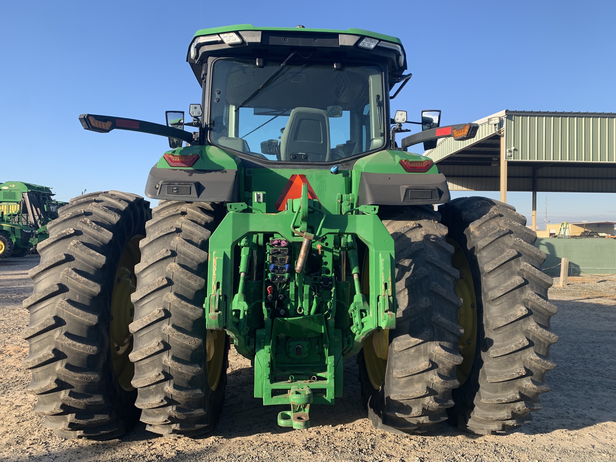 2022 John Deere 8R 370 Tractor