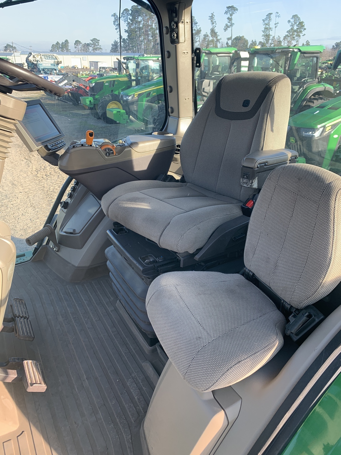 2022 John Deere 8R 370 Tractor