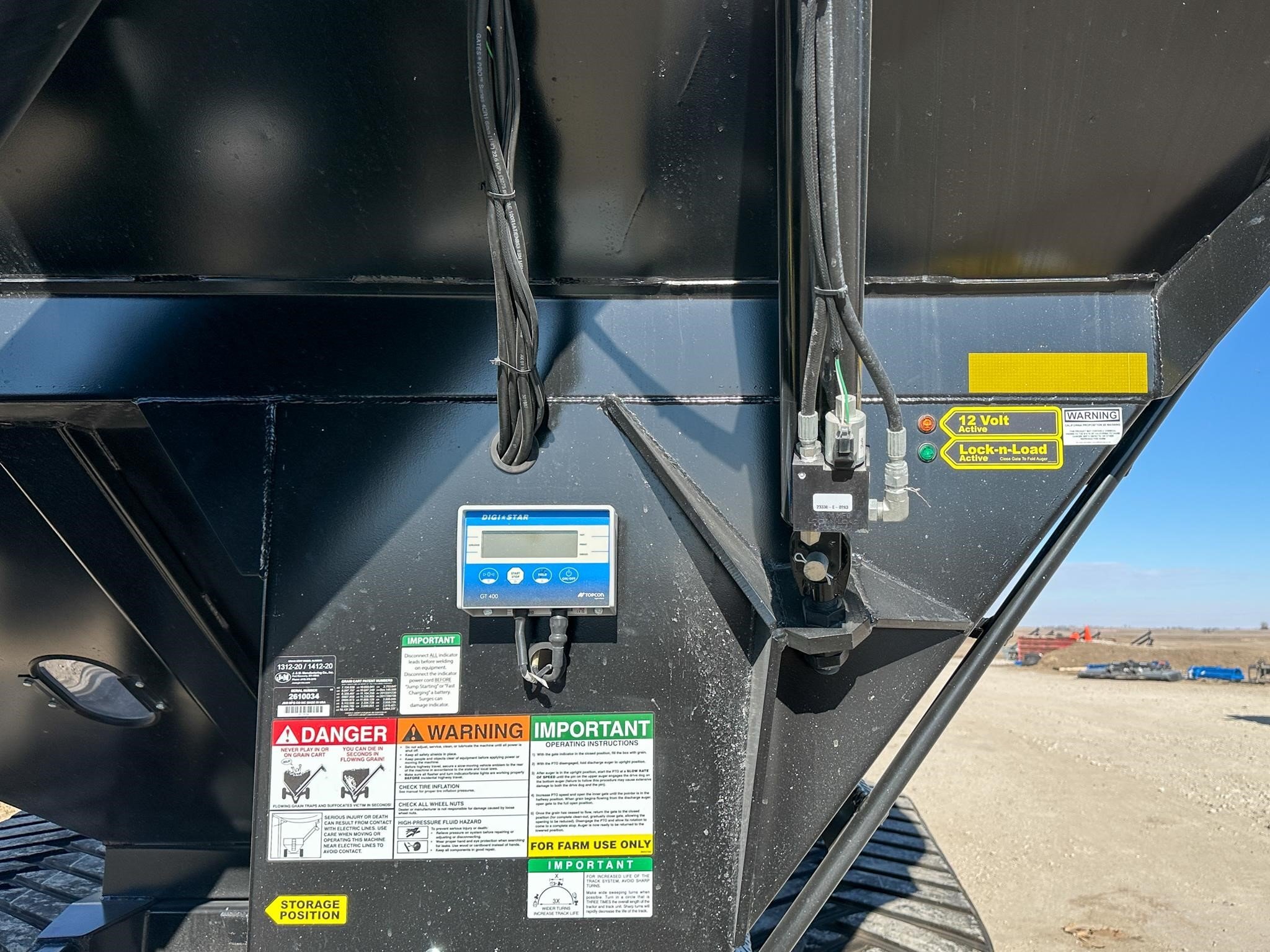 2026 J&M 1312-20T Grain Cart