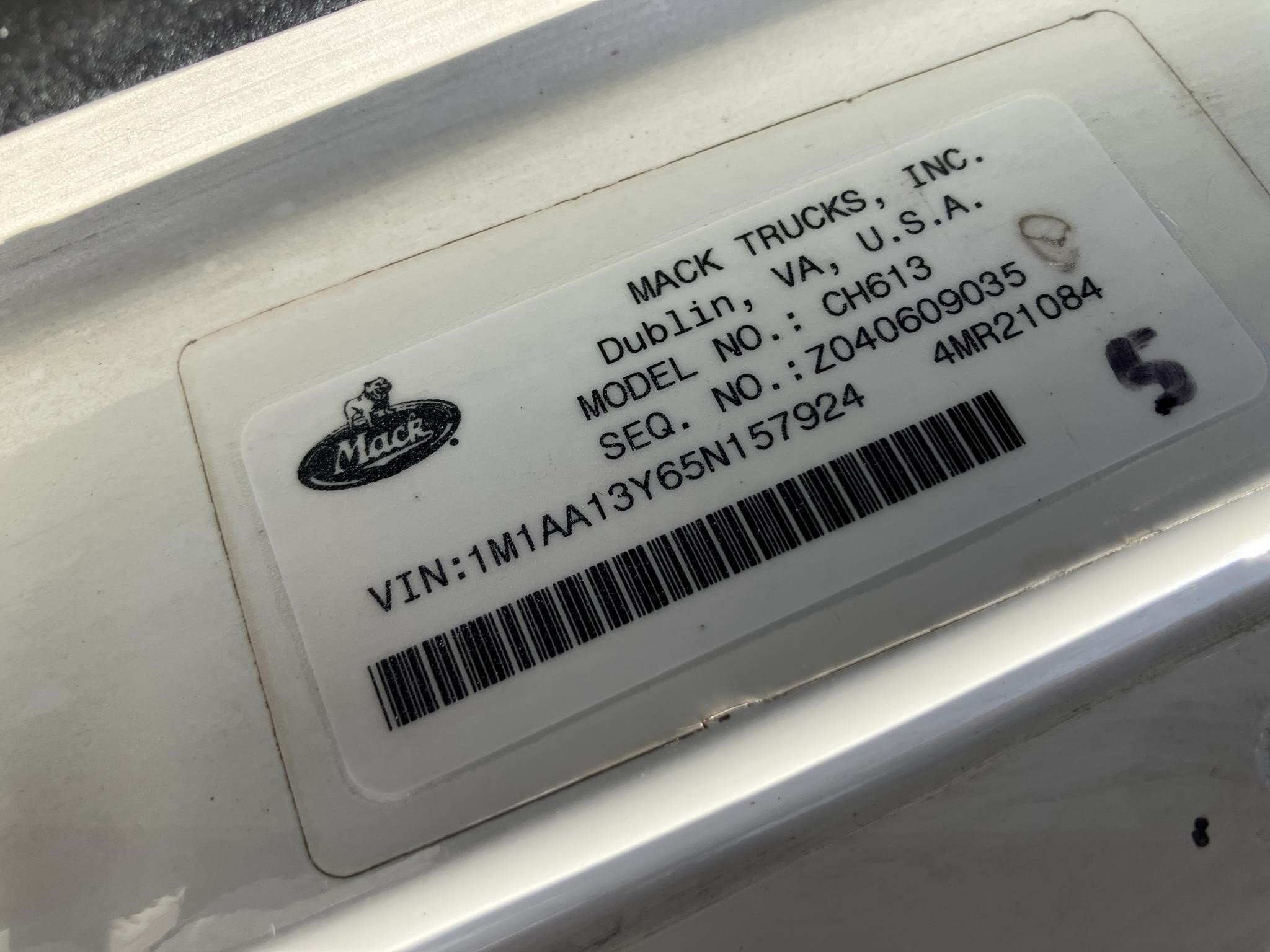 2005 Mack CH613 Semi Trucks/Trailer