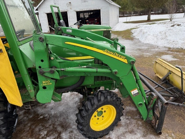2005 John Deere 790 Tractor