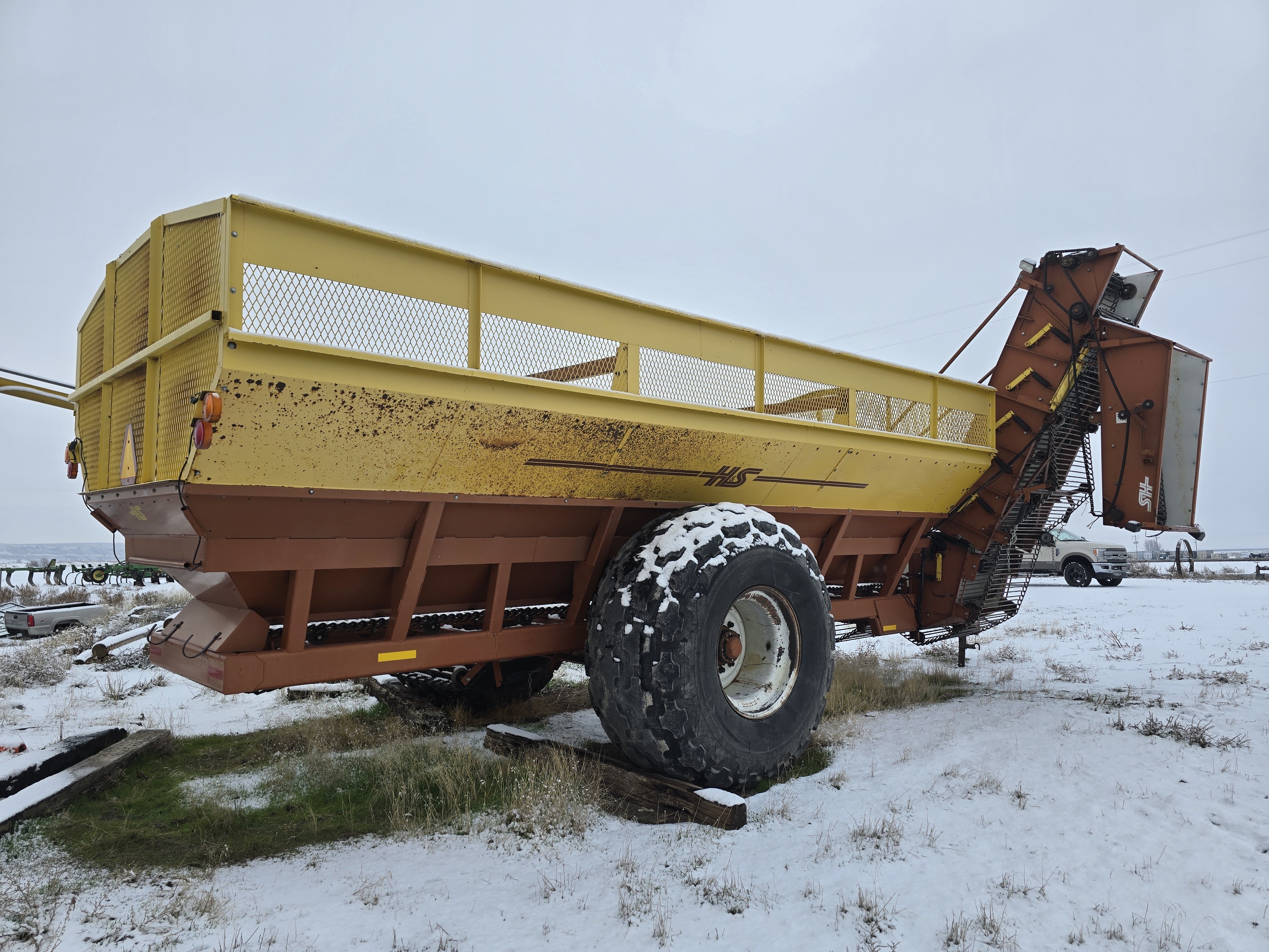 2007 H & S 30T Beet Equipment