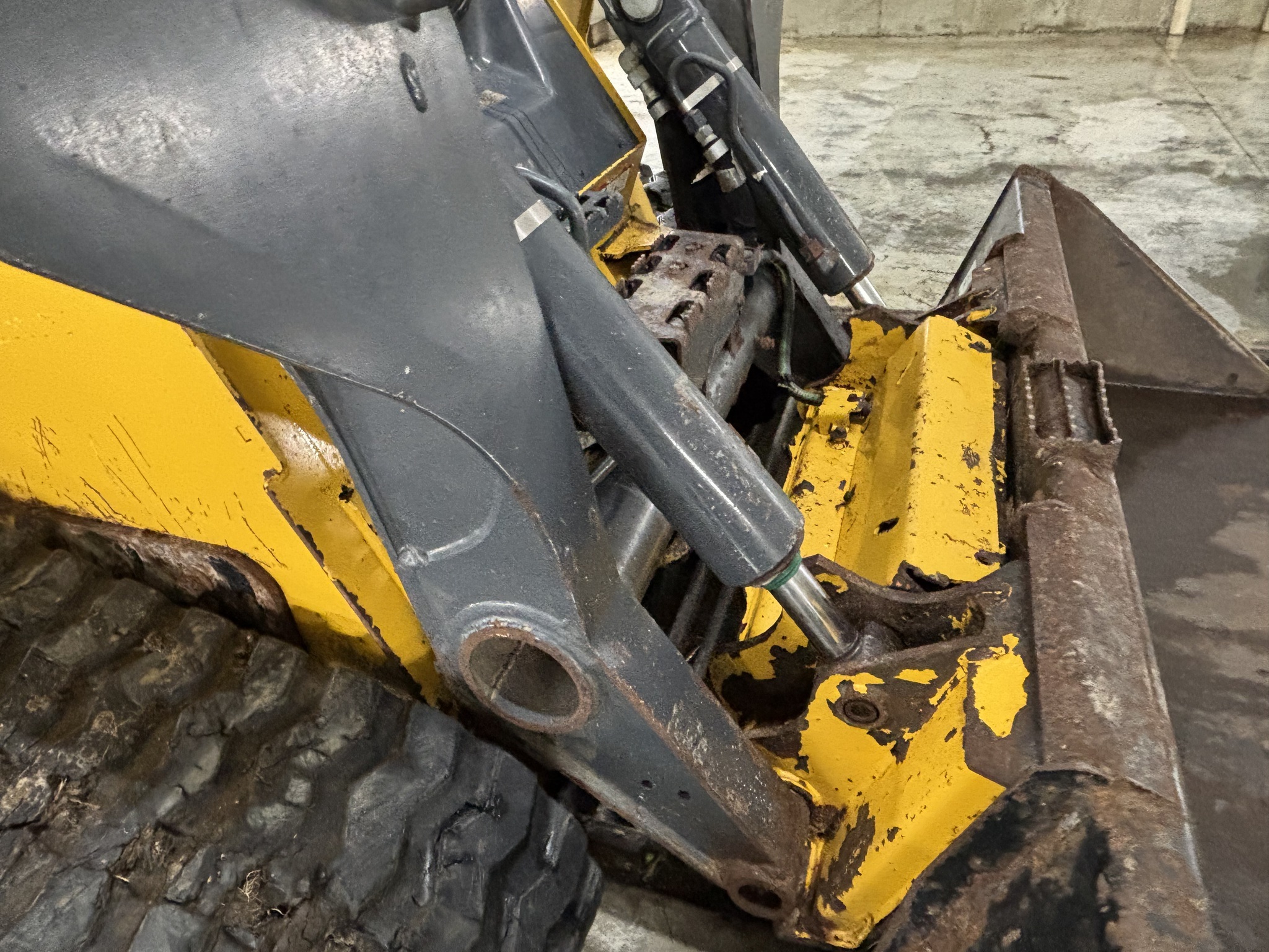 2018 Deere 333G Skid Steer