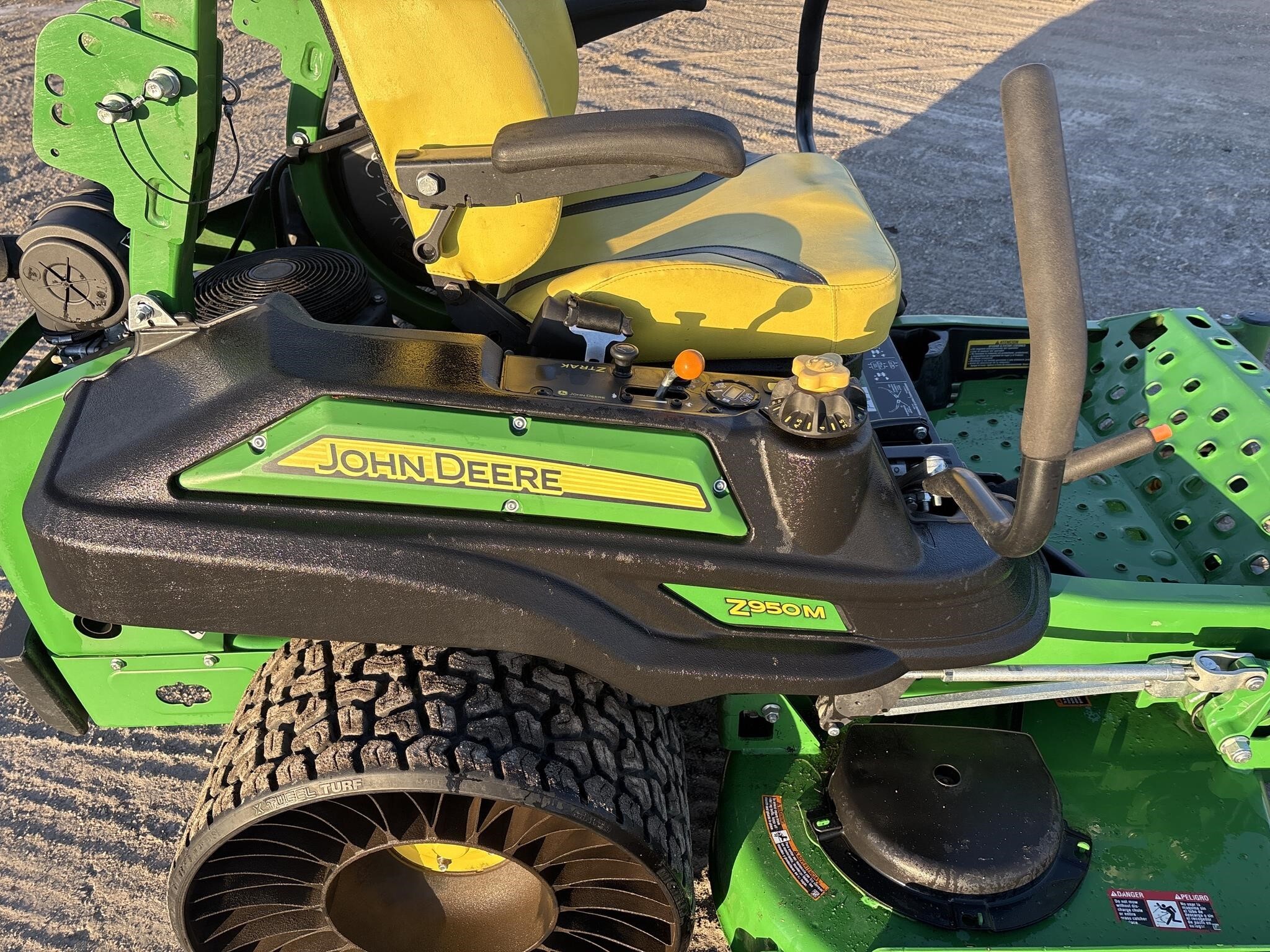 2022 John Deere Z950M Lawn Mower