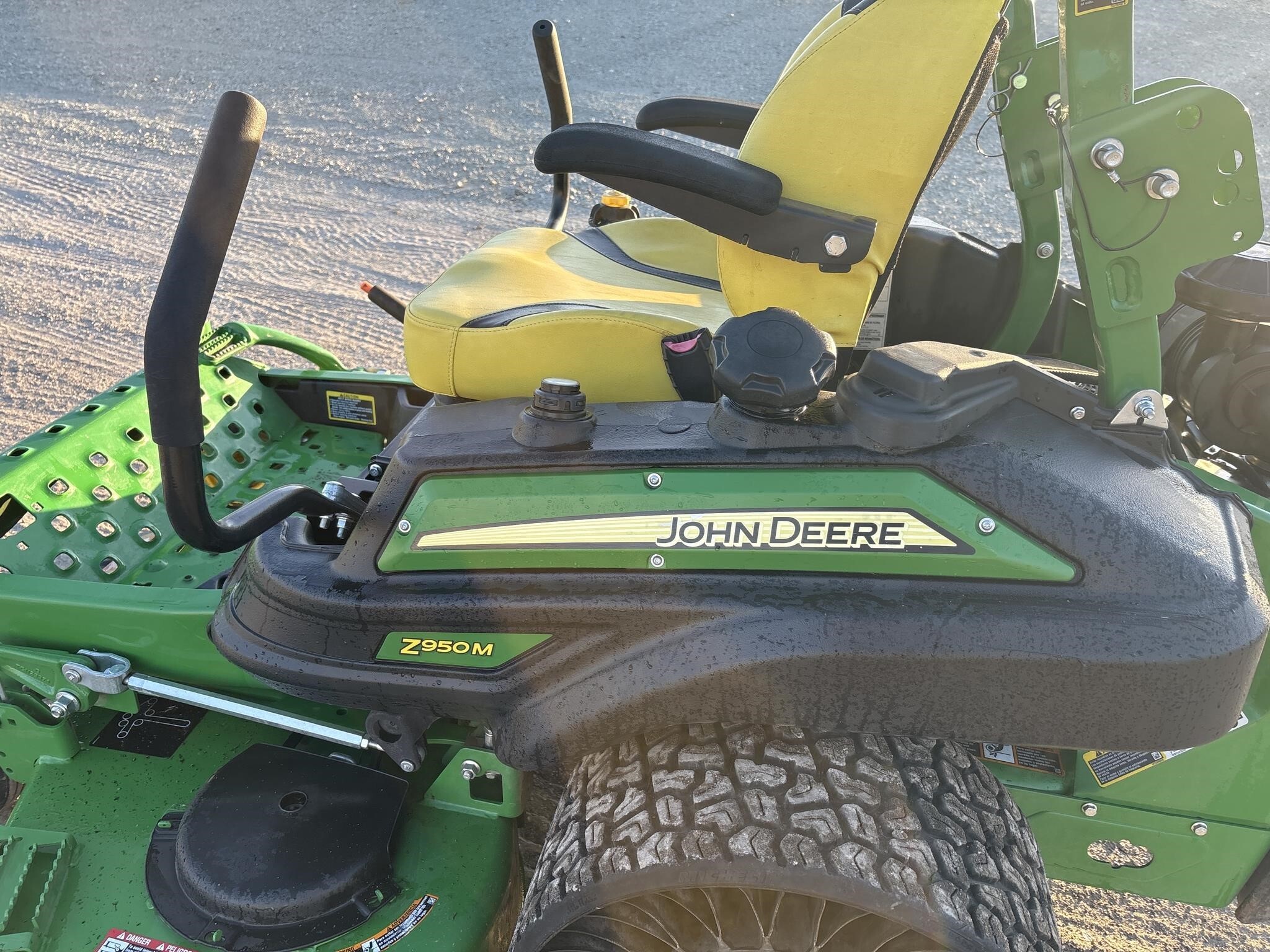 2022 John Deere Z950M Lawn Mower