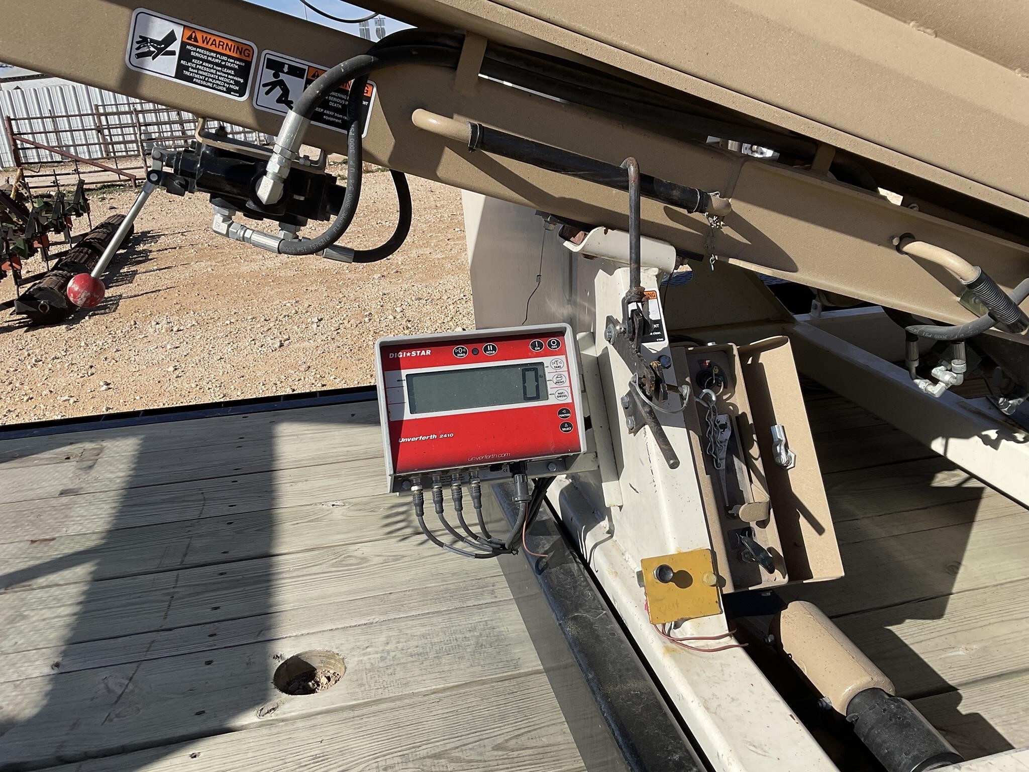  Unverferth 3750 Seed Tender