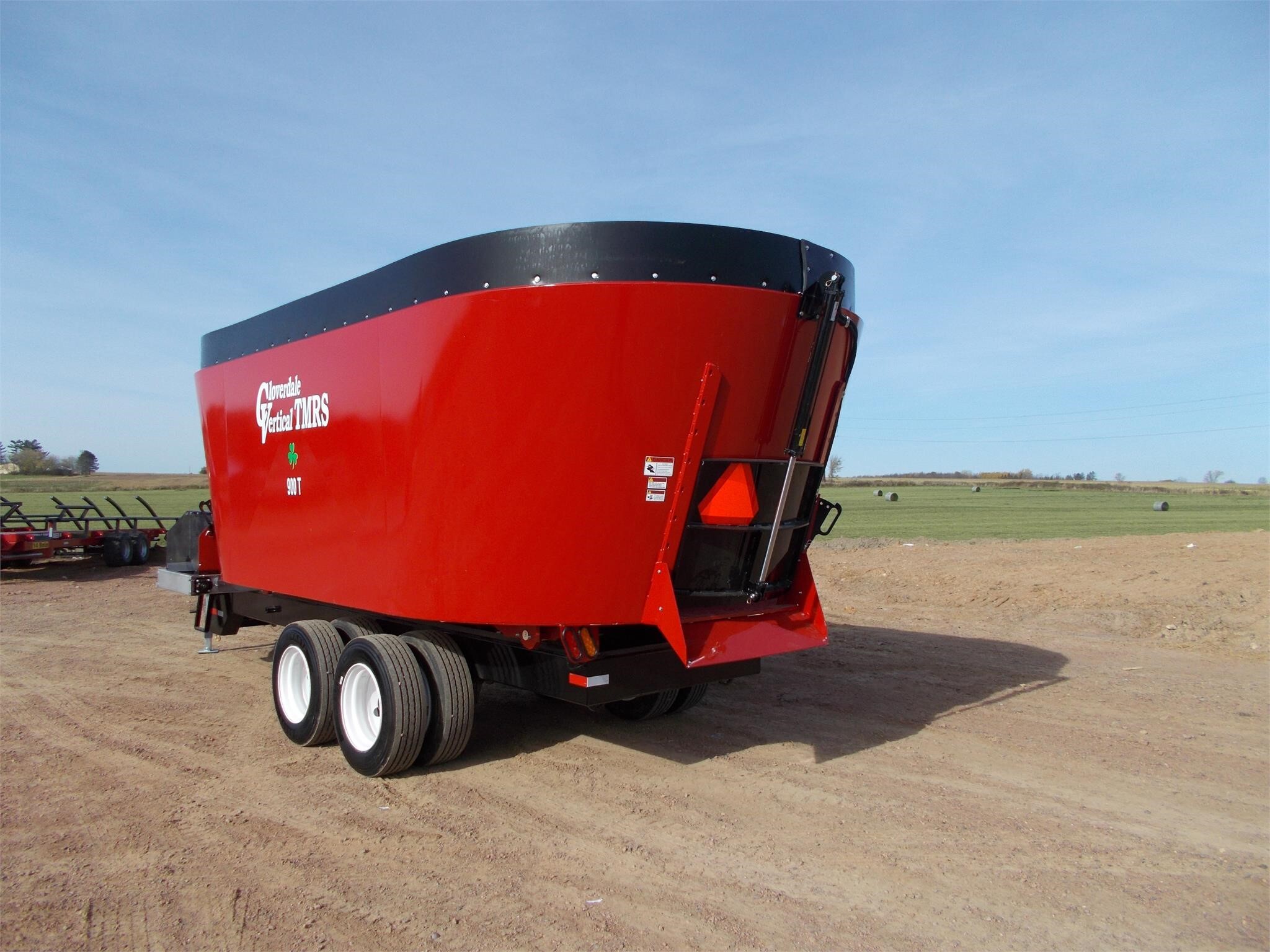 2023 Cloverdale 900T Feed Wagon