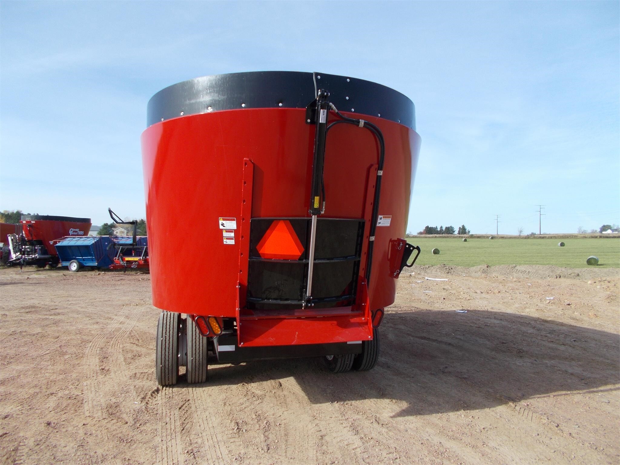 2023 Cloverdale 900T Feed Wagon