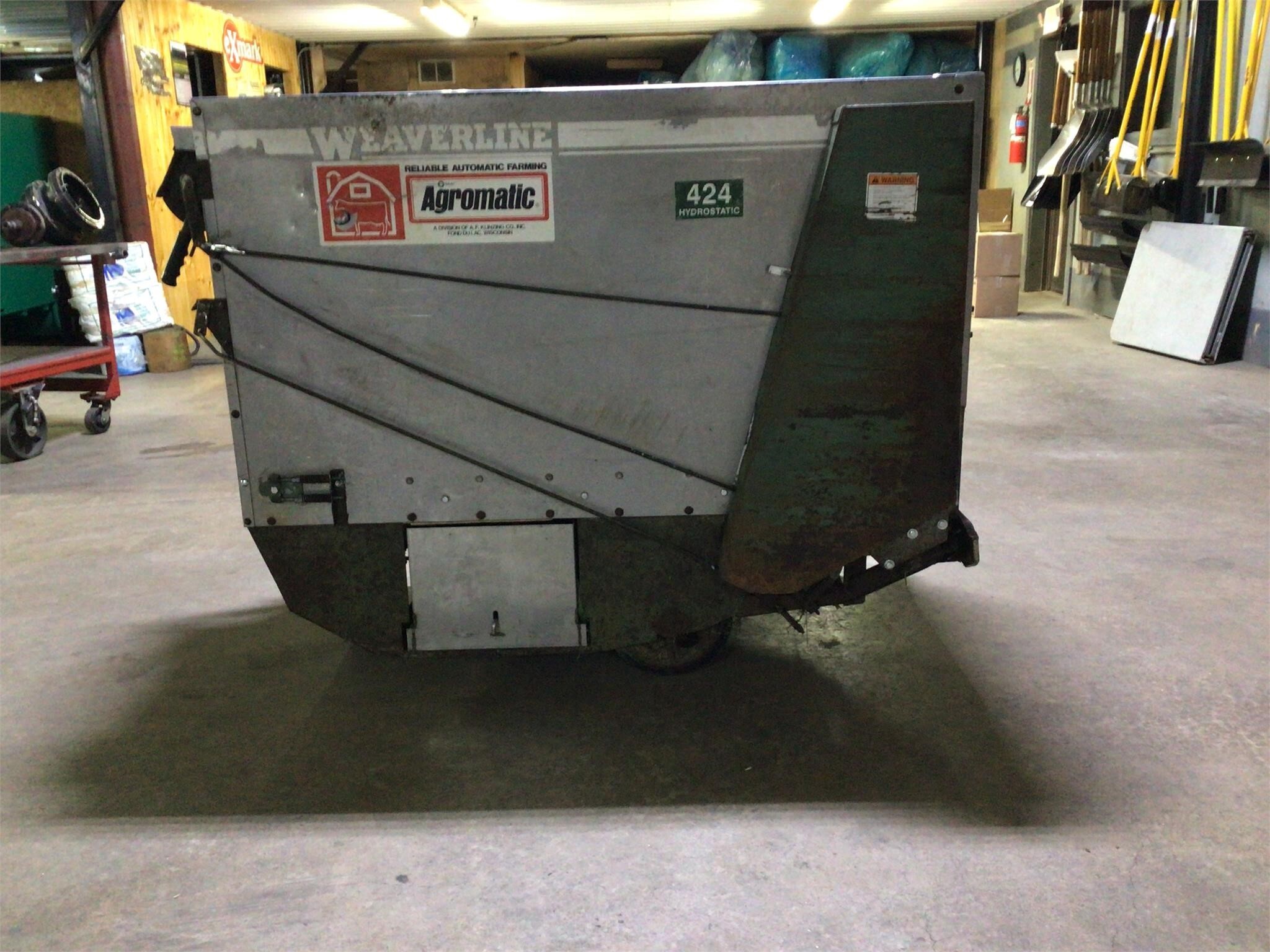  Weaverline 424 Feed Wagon