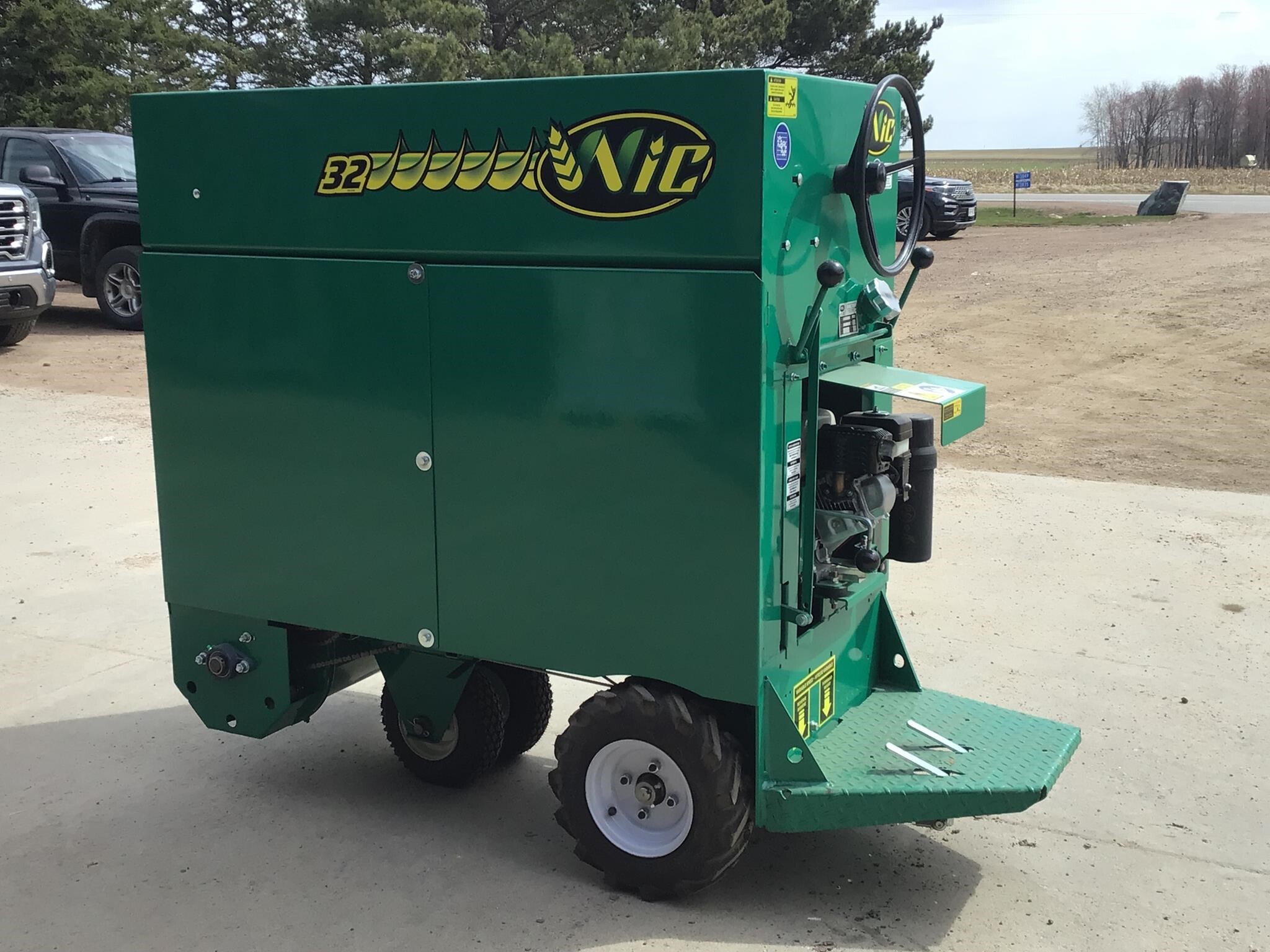 2025 WIC 32 Feed Wagon