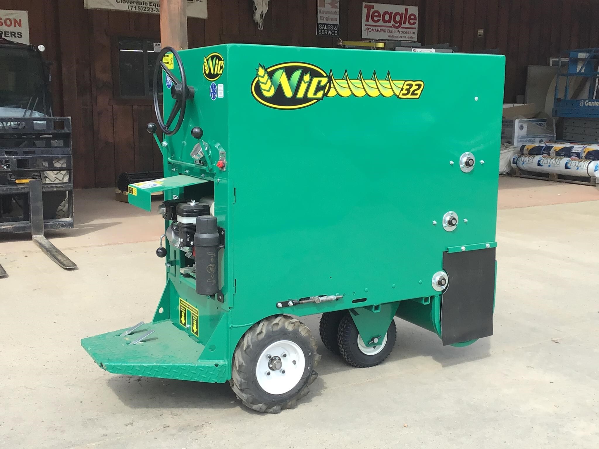 2025 WIC 32 Feed Wagon