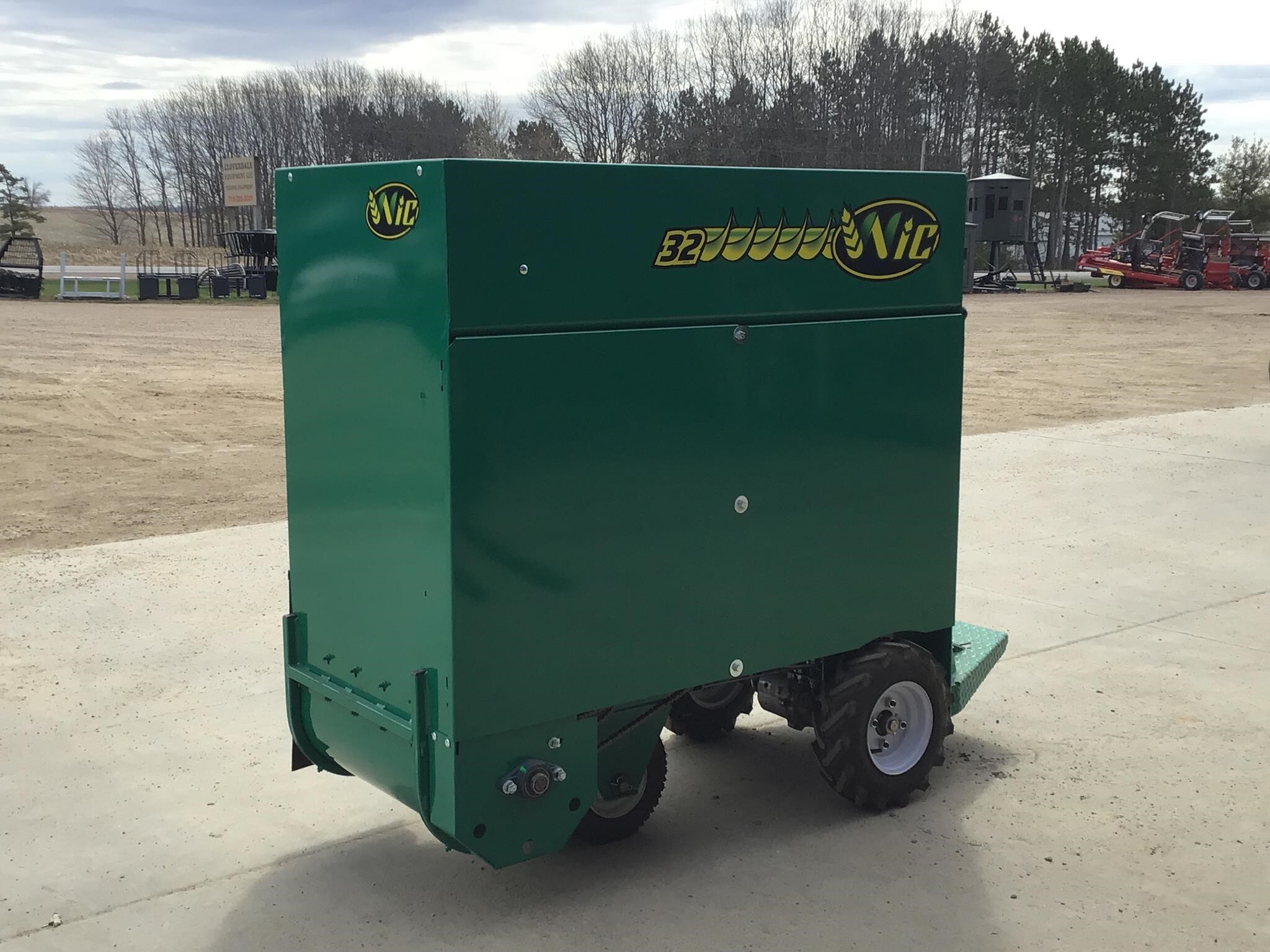 2025 WIC 32 Feed Wagon