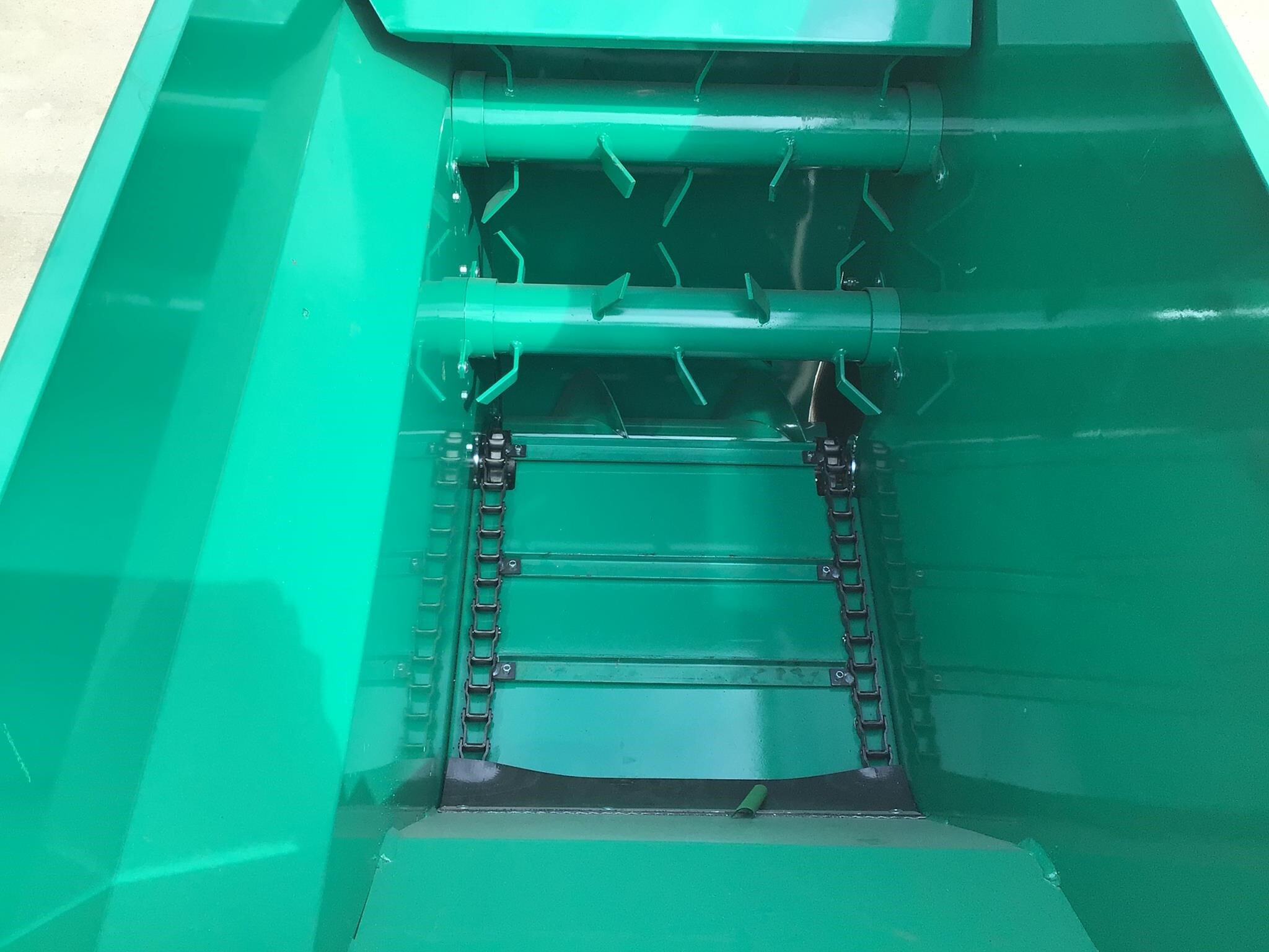 2025 WIC 32 Feed Wagon