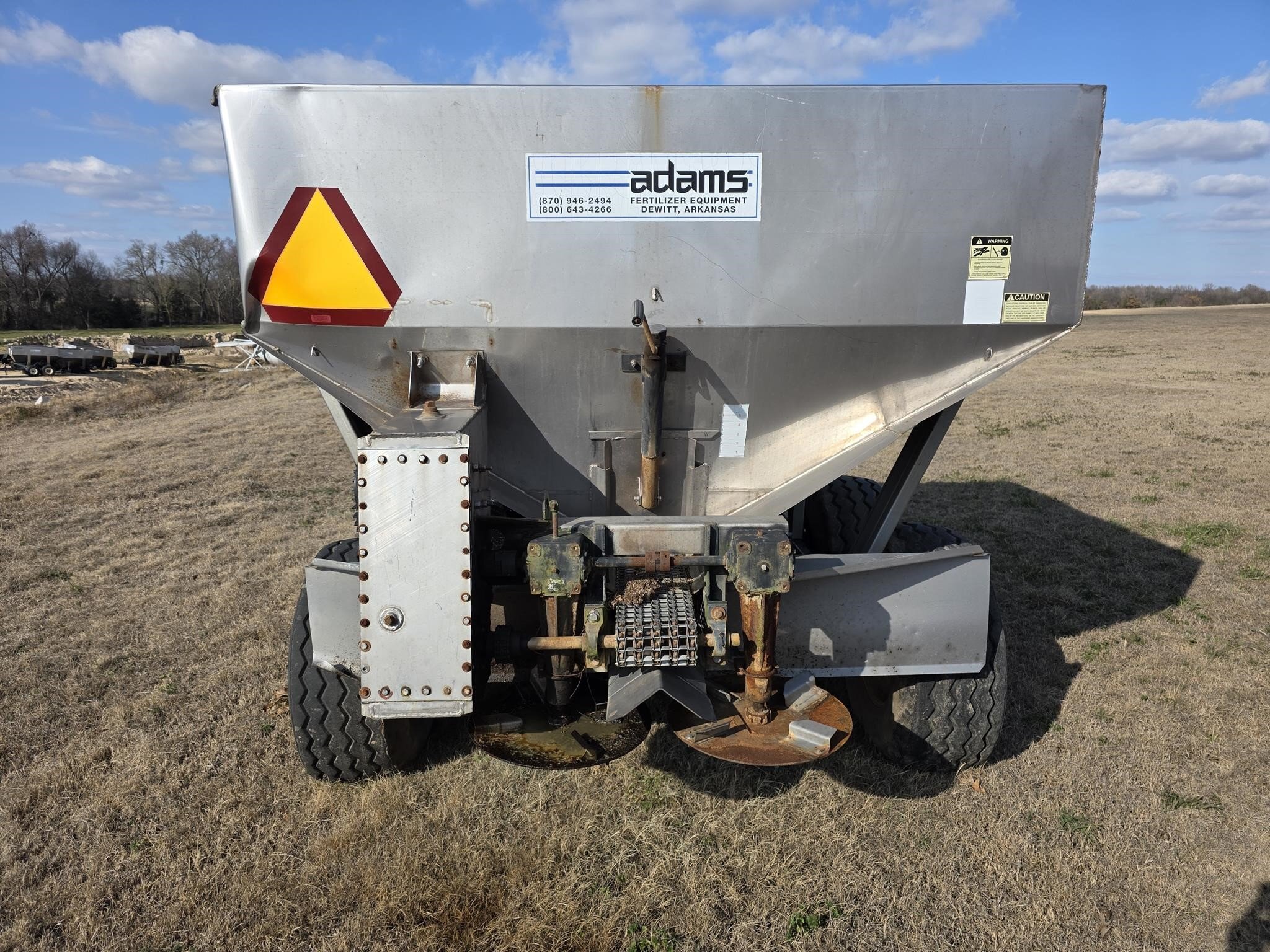 Adams Fertilizer Equipment 6T Pull-Type Fertilizer Spreader - $6,500 ...