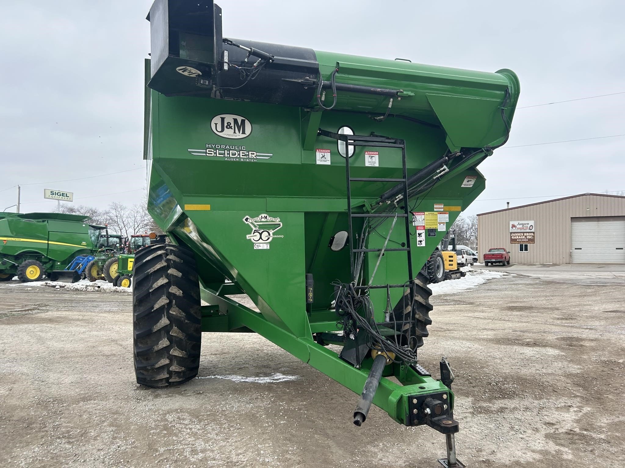 2010 J&M 750-18 Grain Cart