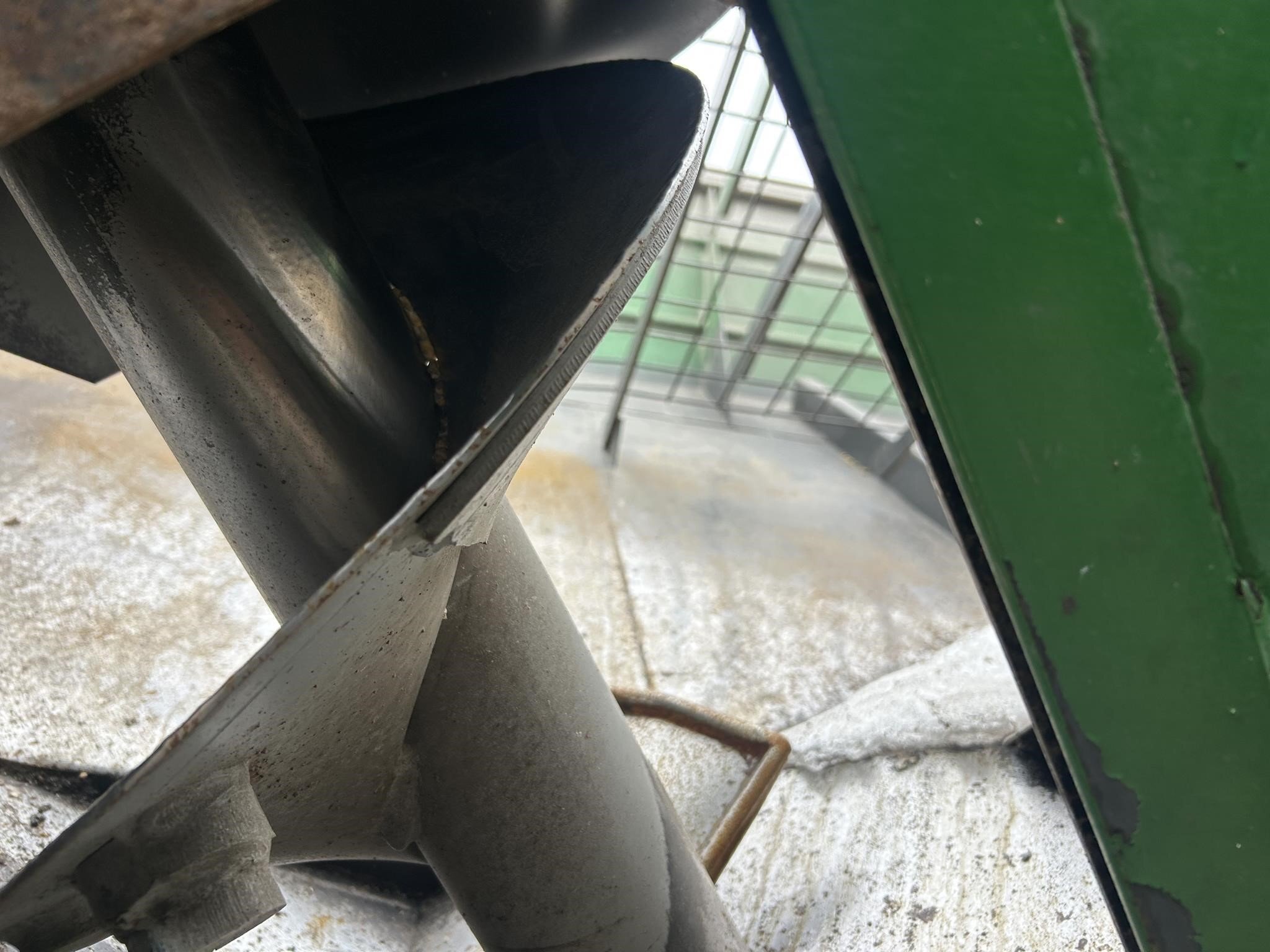 2010 J&M 750-18 Grain Cart
