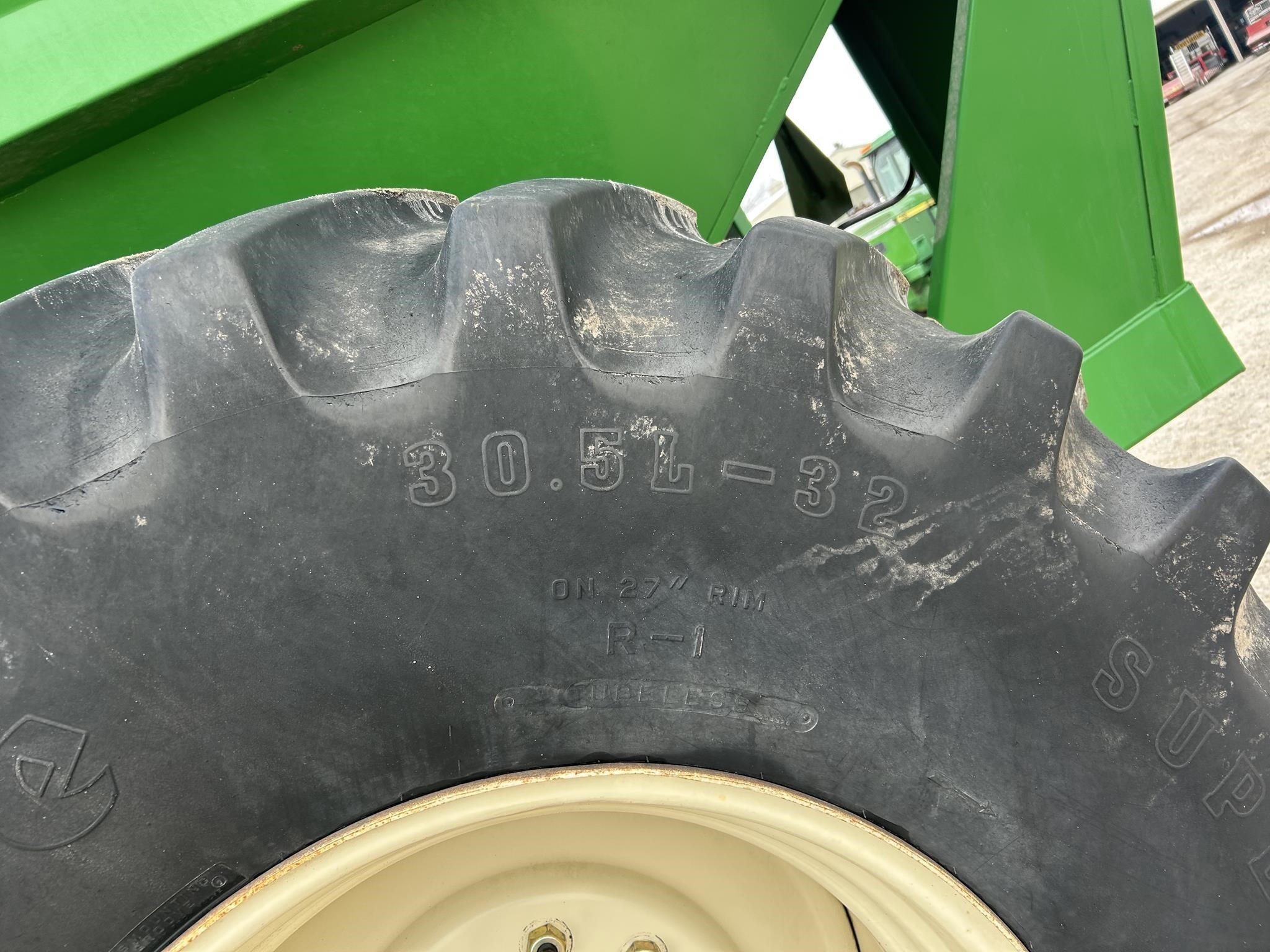 2010 J&M 750-18 Grain Cart