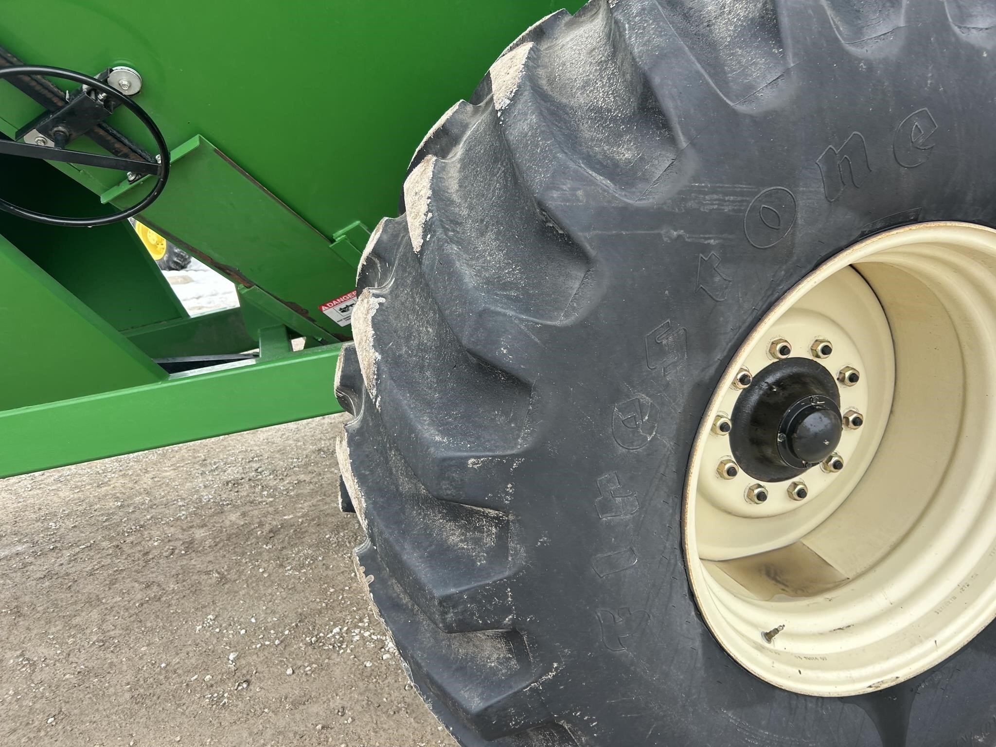 2010 J&M 750-18 Grain Cart
