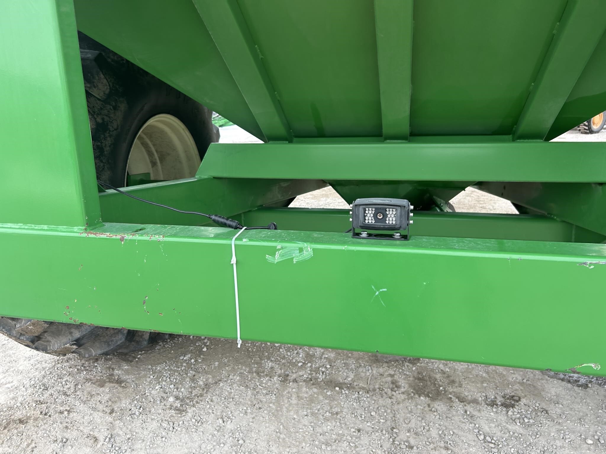 2010 J&M 750-18 Grain Cart